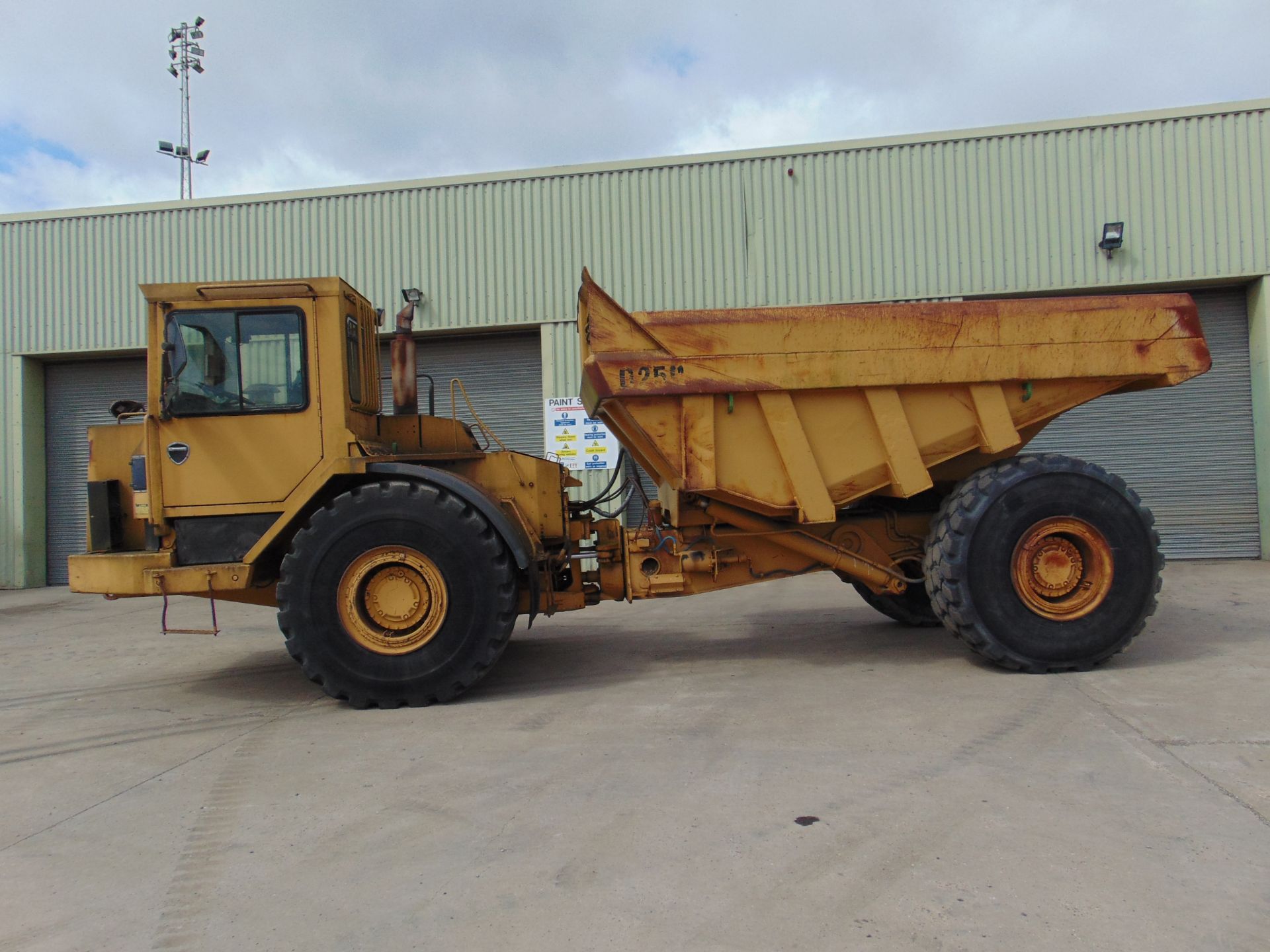 Caterpillar D25C Articulated Off Road Dumper - Image 2 of 22