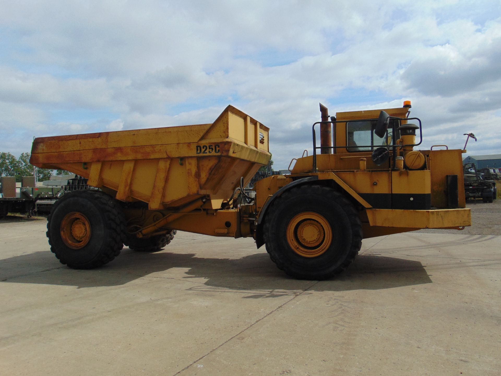 Caterpillar D25C Articulated Off Road Dumper - Image 6 of 22