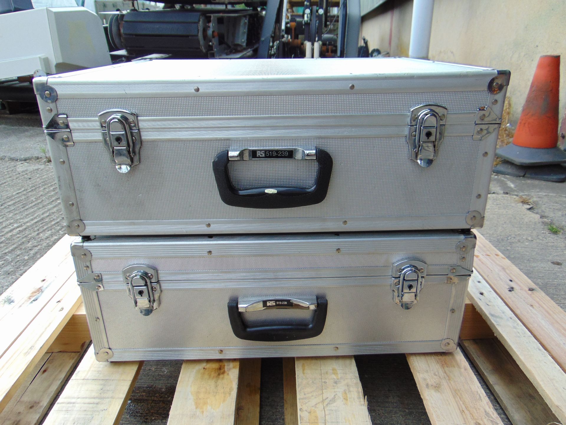 2 x Metal Equipment Transit / Flight Cases with Keys - Image 3 of 5