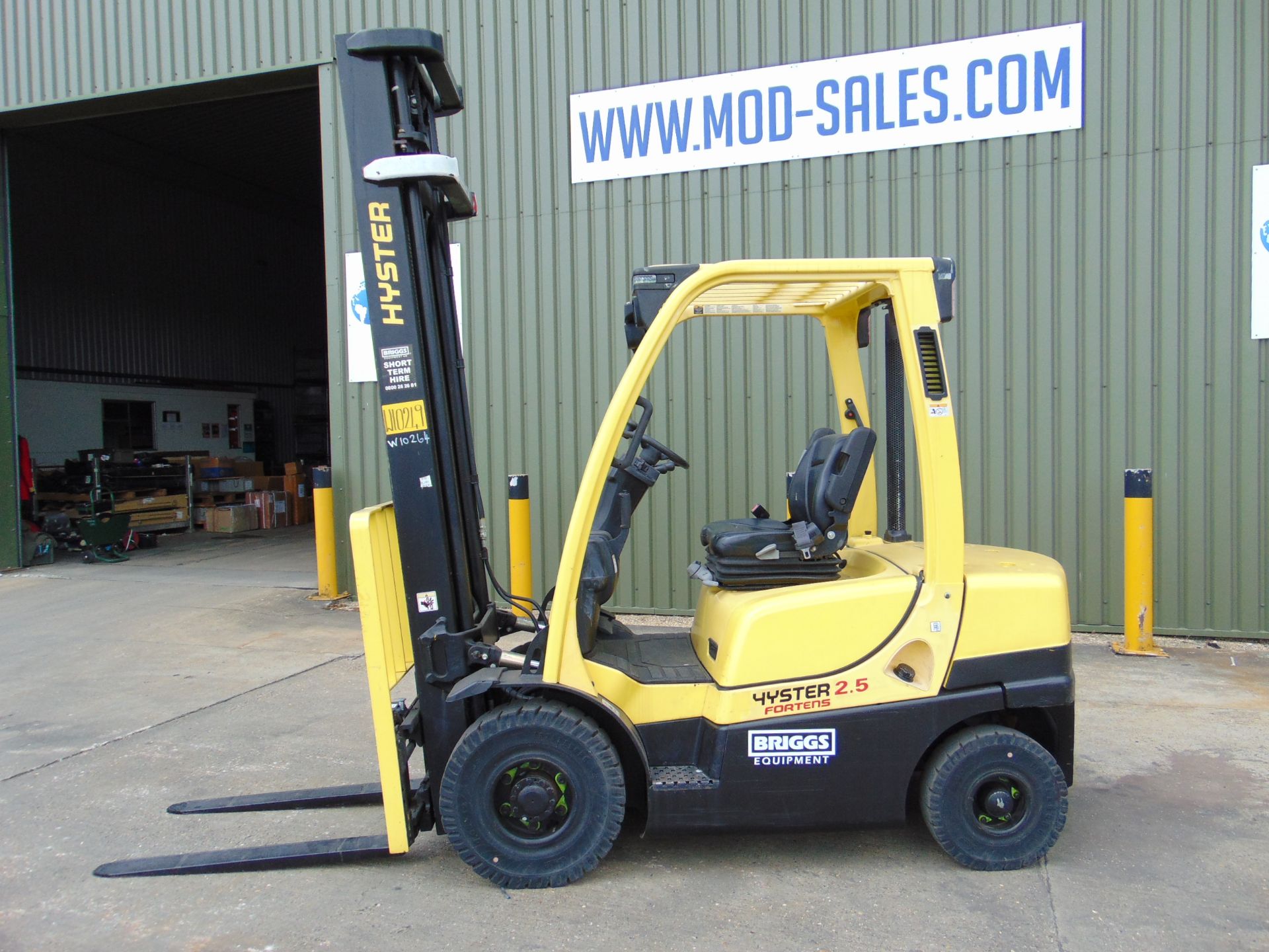 Ex Reserve Hyster H2.5FT 2500Kg Diesel Forklift Only 808 Hours! - Image 2 of 19