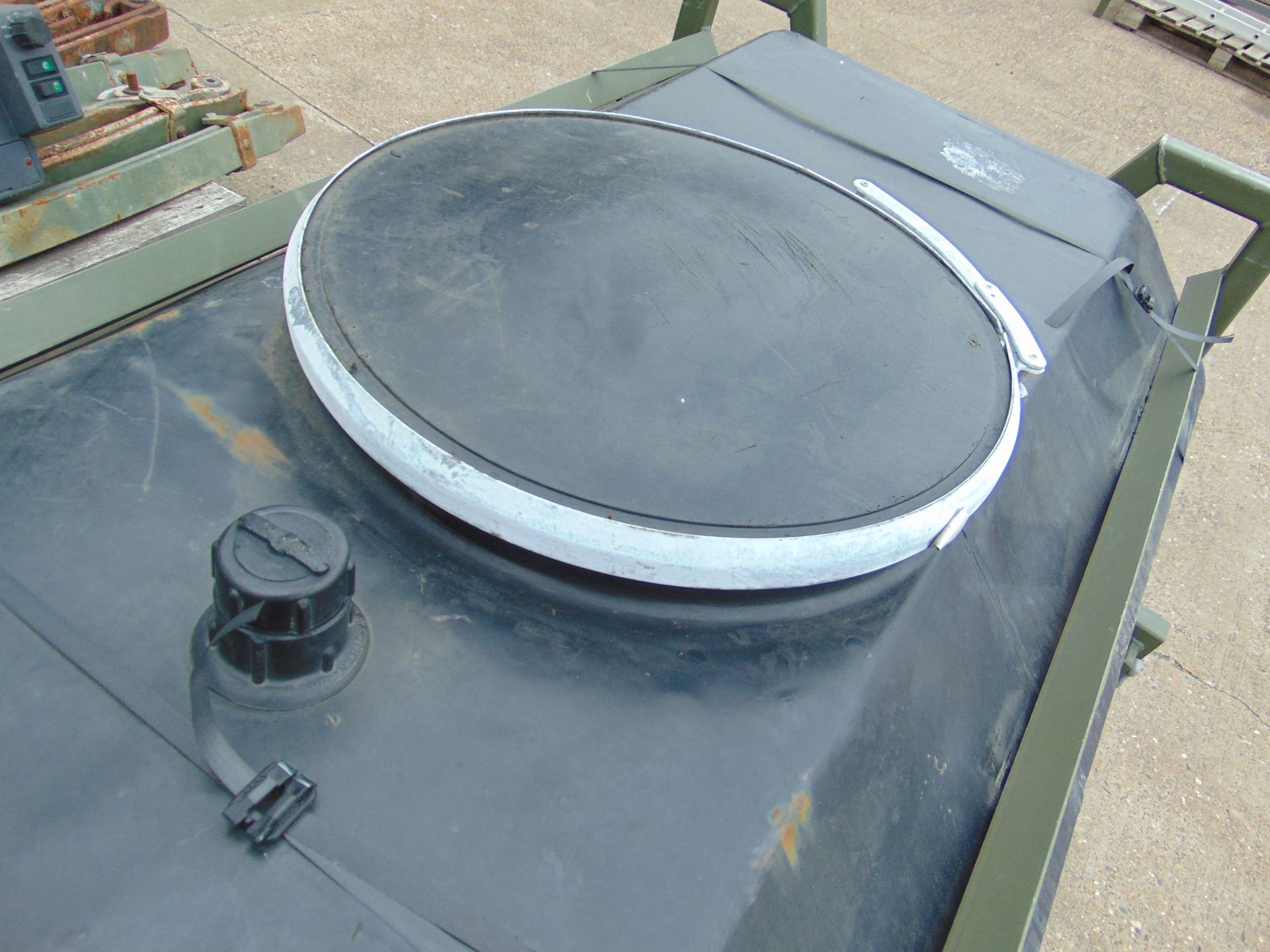 Trailer Mountable Water Tank with Frame - Image 3 of 5