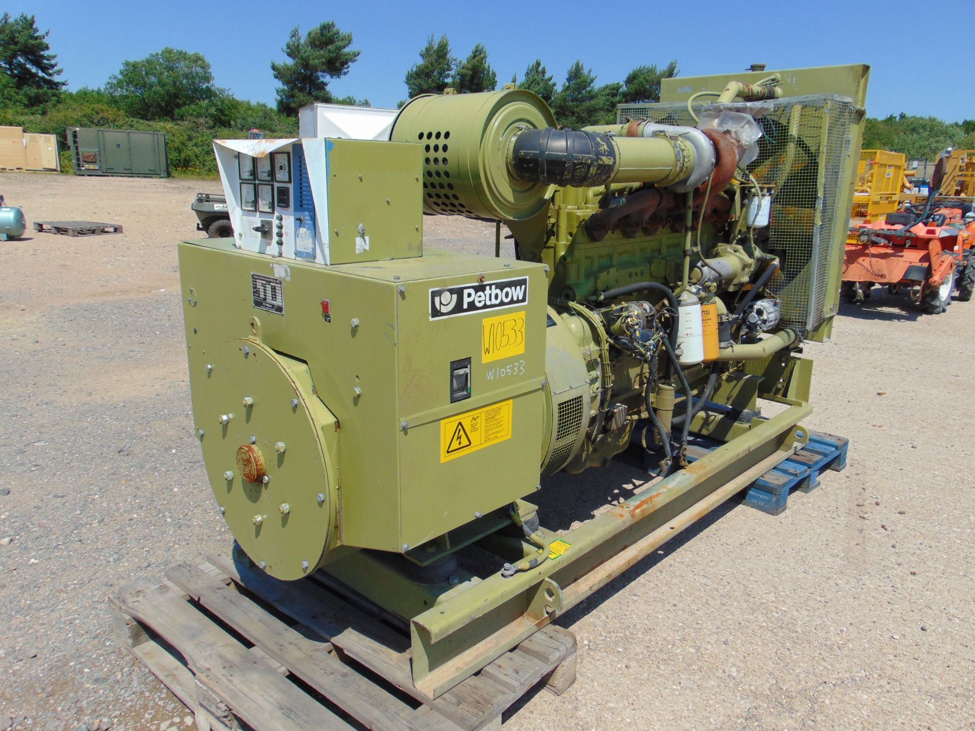 Ex Reserve Petbow BP204 255 KVA Skid Mounted Generator c/w Cummins Engine ONLY 2,122 HOURS! - Image 2 of 21