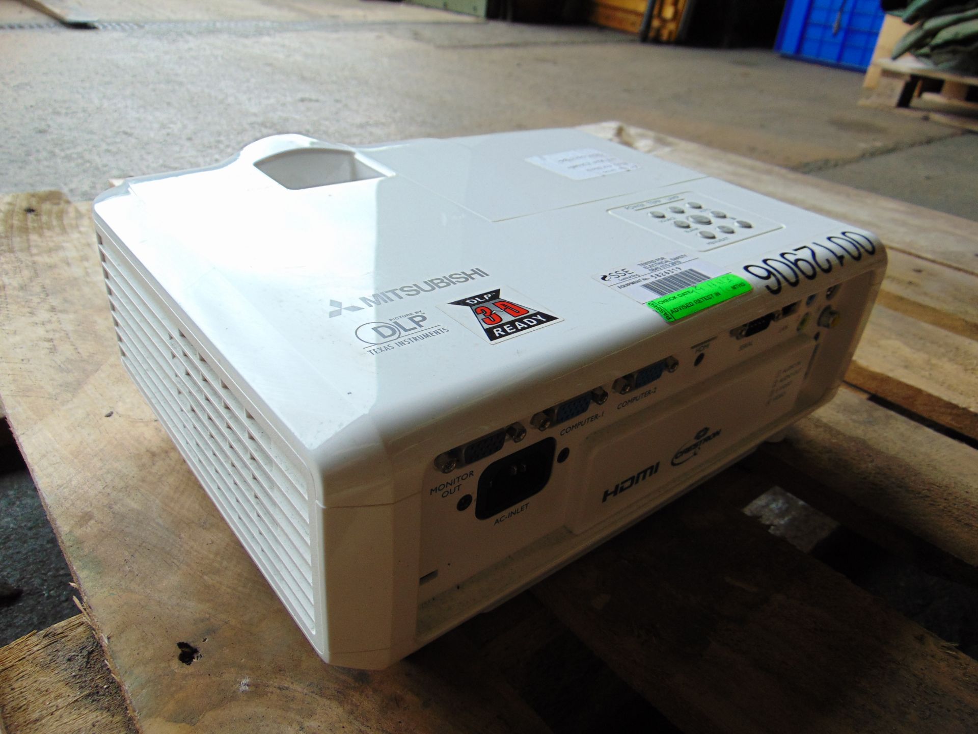 Mitsubishi EX240U DLP Projector - Image 3 of 8