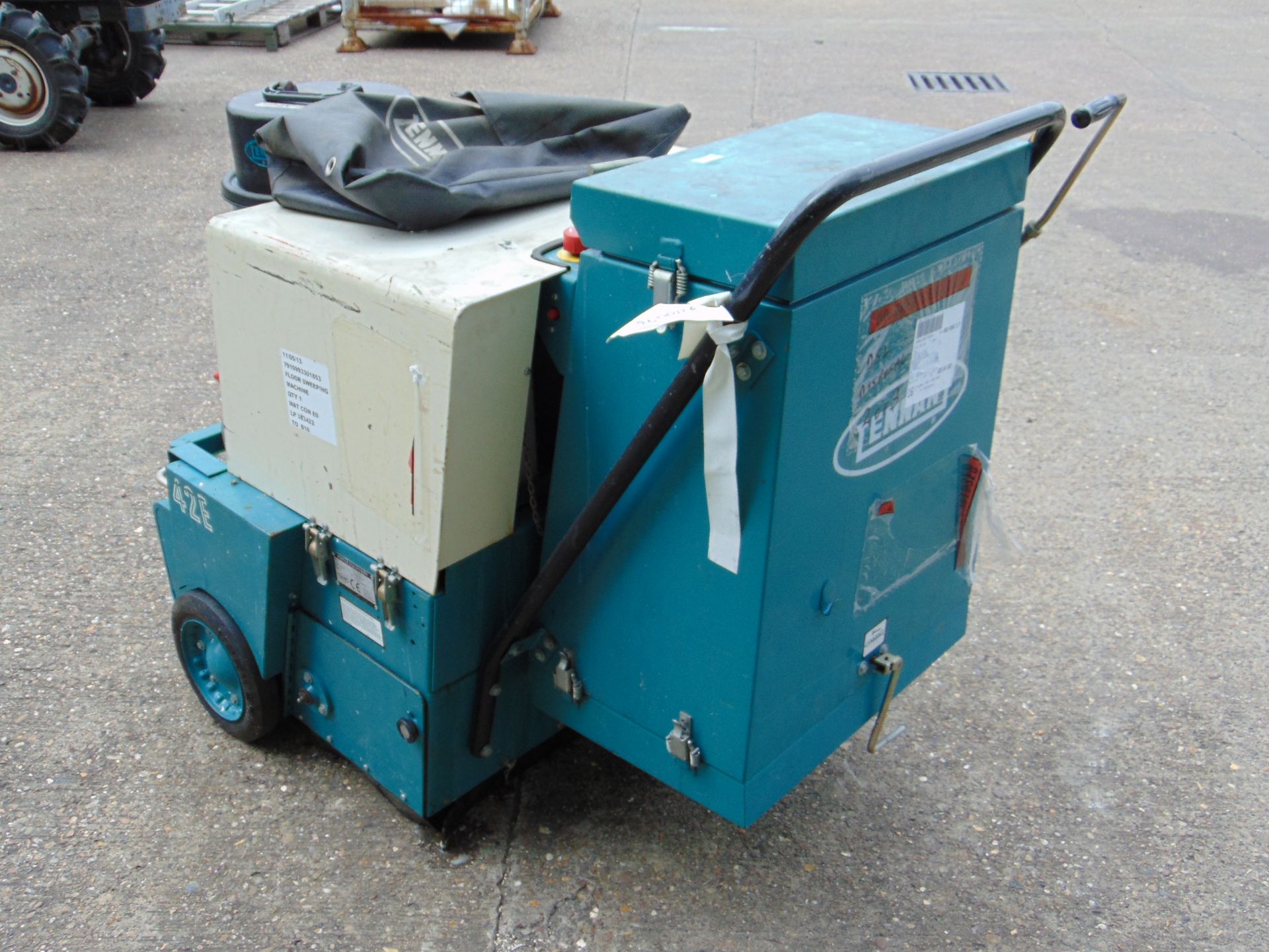 Tennant 42E Walk Behind Electric Sweeper - Image 5 of 14