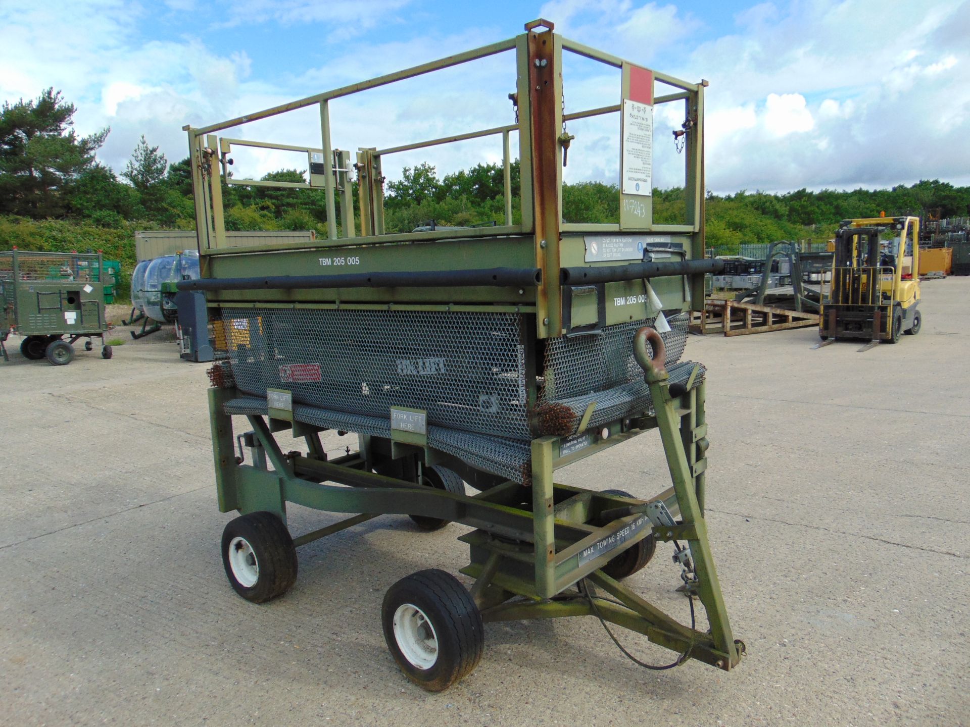 Direct RAF Maintenance Unit UK Lift Hydraulic Access Platform SWL 272 Kgs - Image 3 of 14