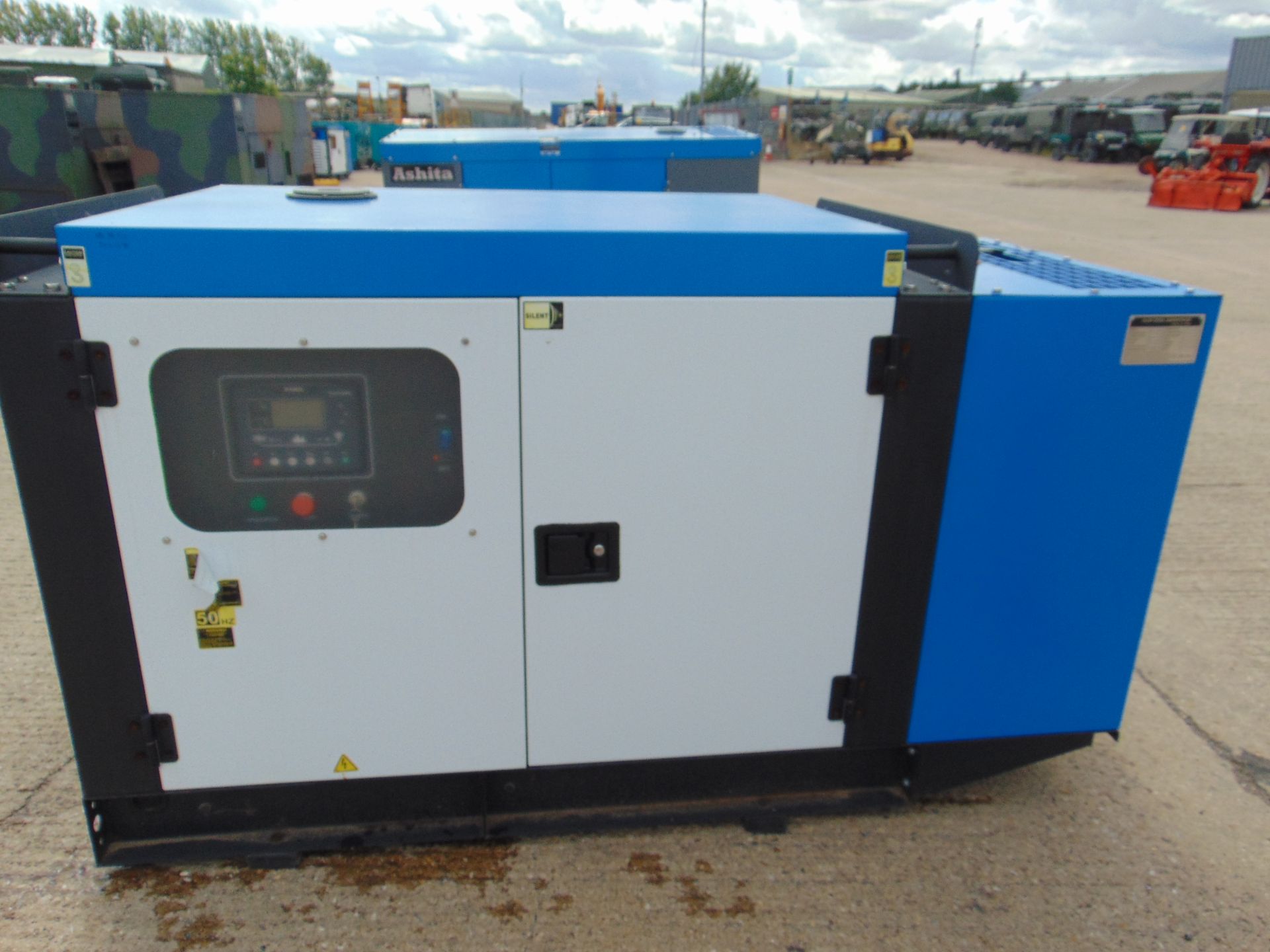 NEW UNISSUED 30 KVA SILENCED DIESEL 3 PHASE/SINGLE PHASE 230 Volt/ 400 Volt GENERATOR - Image 2 of 12