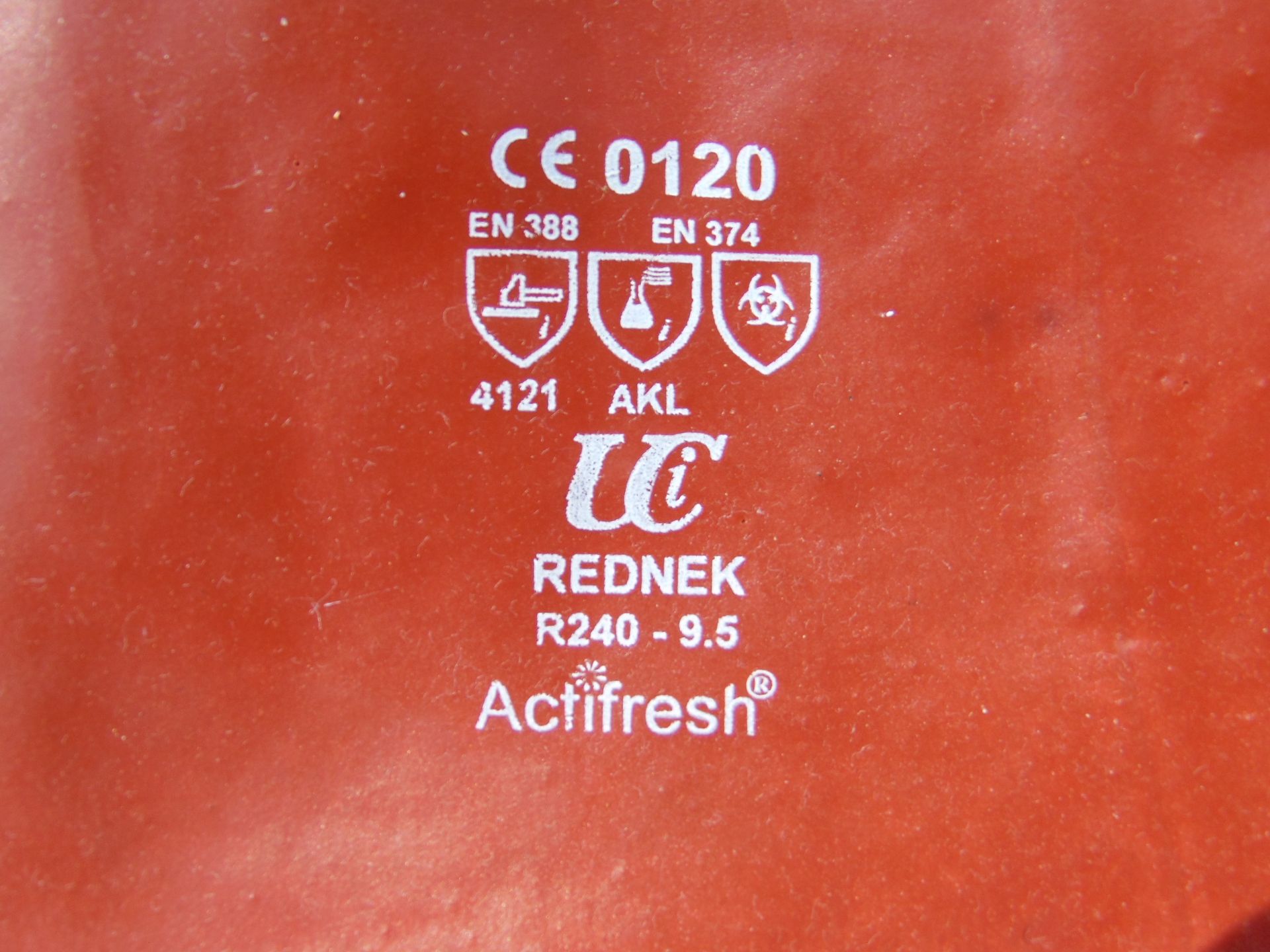 40 x Chemical & Solvent Rednek Red PVC Gauntlet Gloves - Image 3 of 3