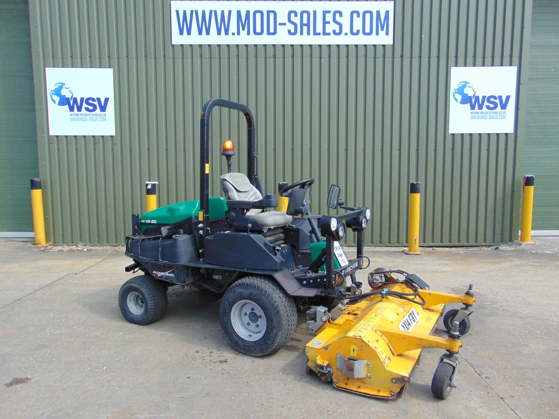 2014 Ransomes HR300 C/W Muthing Outfront Flail Mower ONLY 3,489 Hours!
