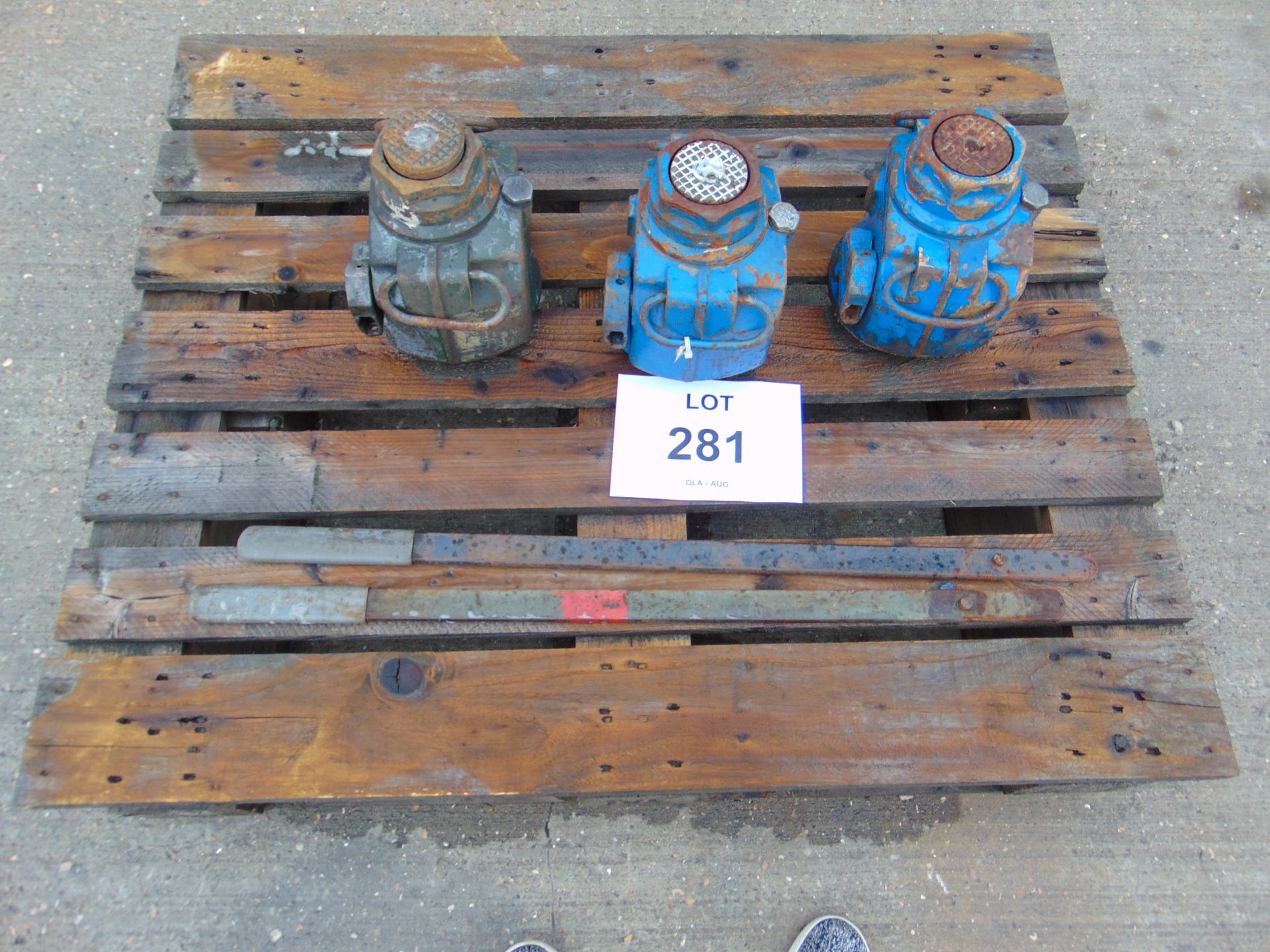 3x 35 Tonne Tangye Hydraulic Bottle Jacks