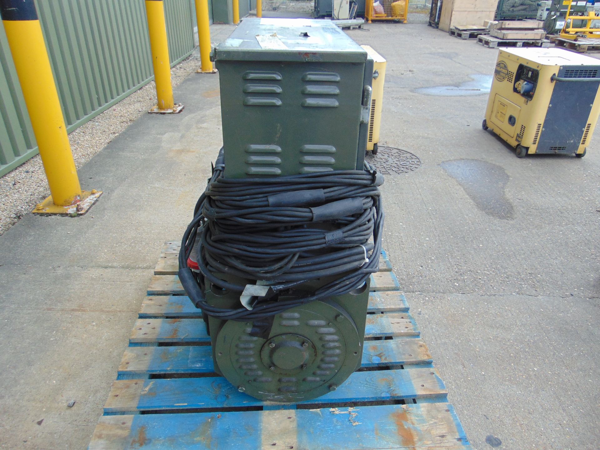 ELECTRO DYNAMIC CONSTRUCTION LTD 15 KVA 3 PHASE MOTOR GENERATOR UNIT - Image 3 of 6