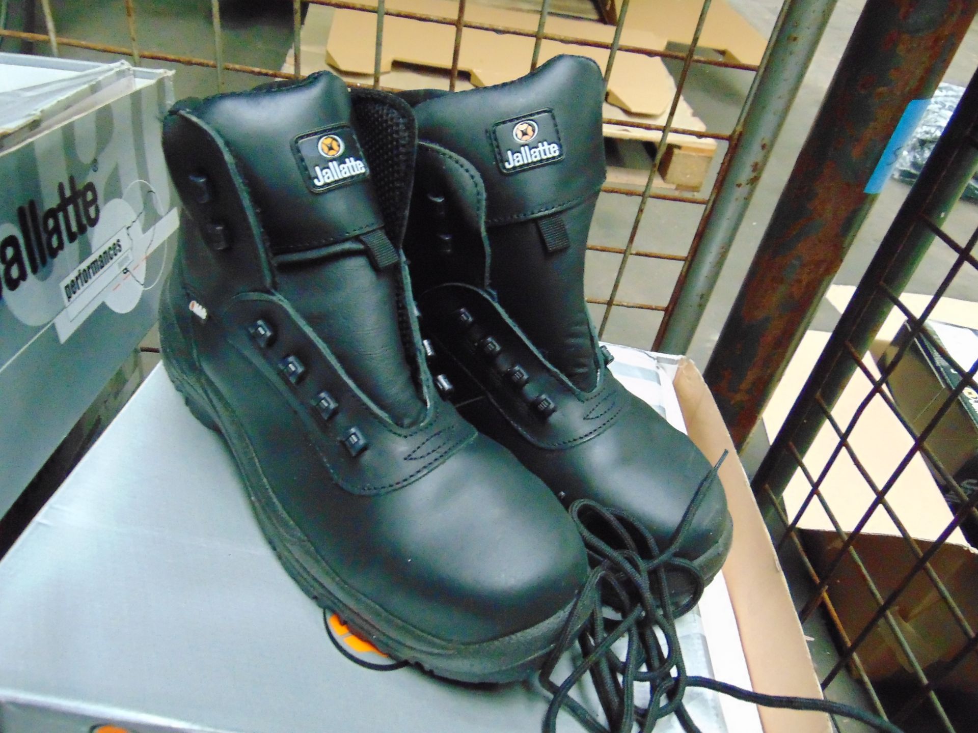 Qty 13 x UNISSUED Mixed Size Jallatte Safety Boots - Image 3 of 10