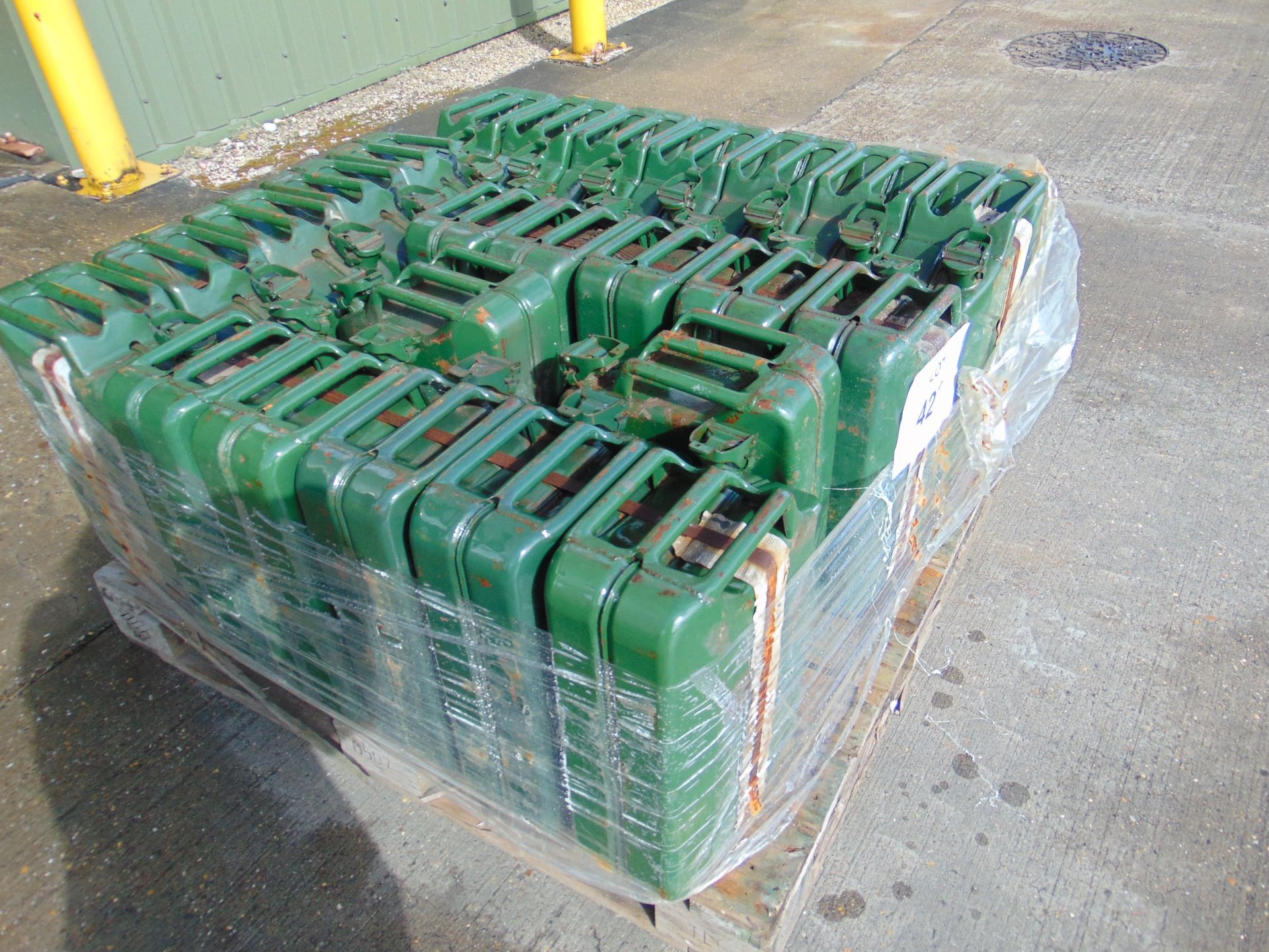 24 x UNISSUED NATO 5 GALL JERRY CANS - Image 5 of 5