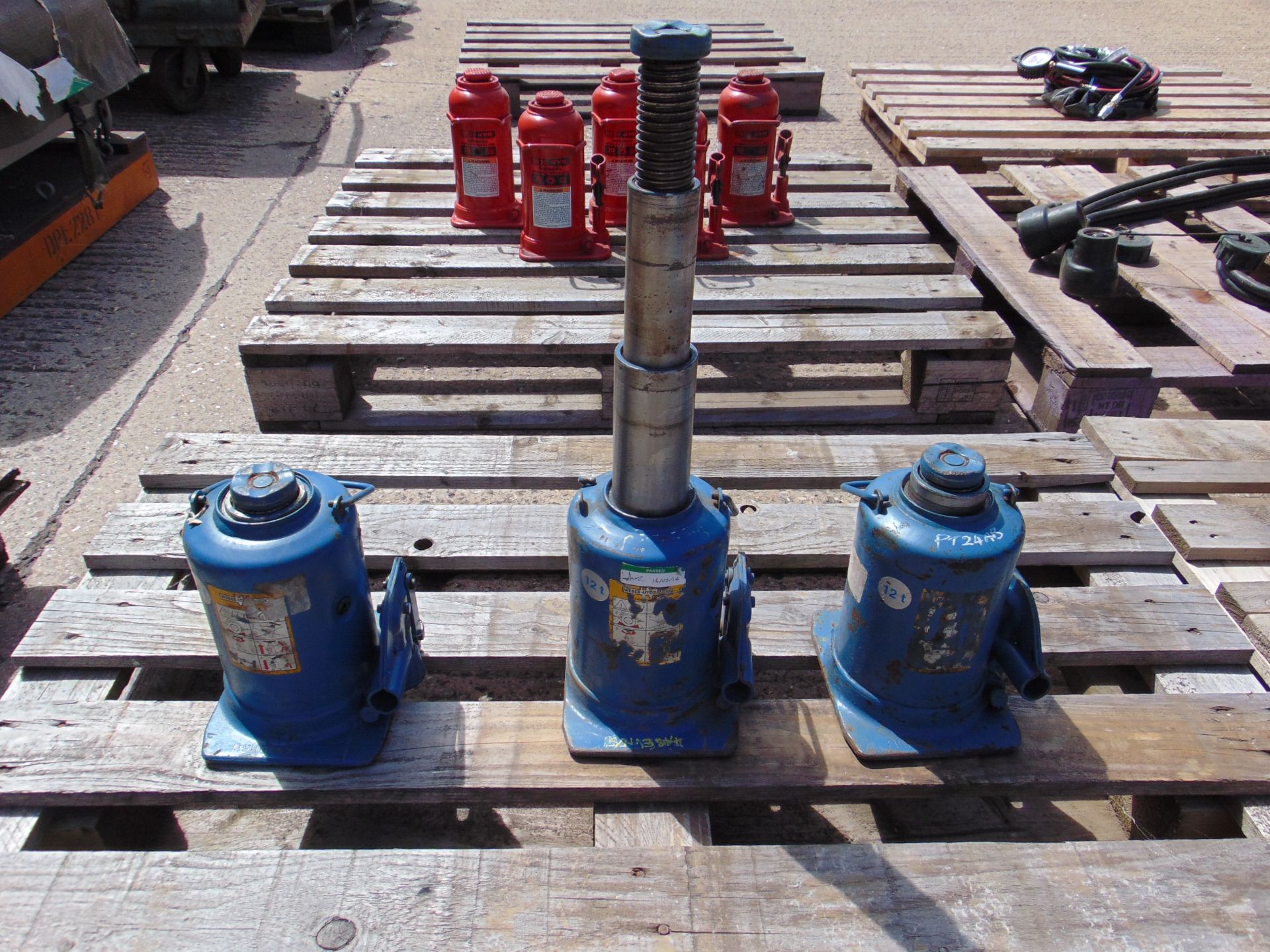 Q 3 Weber 12 Tonne Hydraulic Jacks