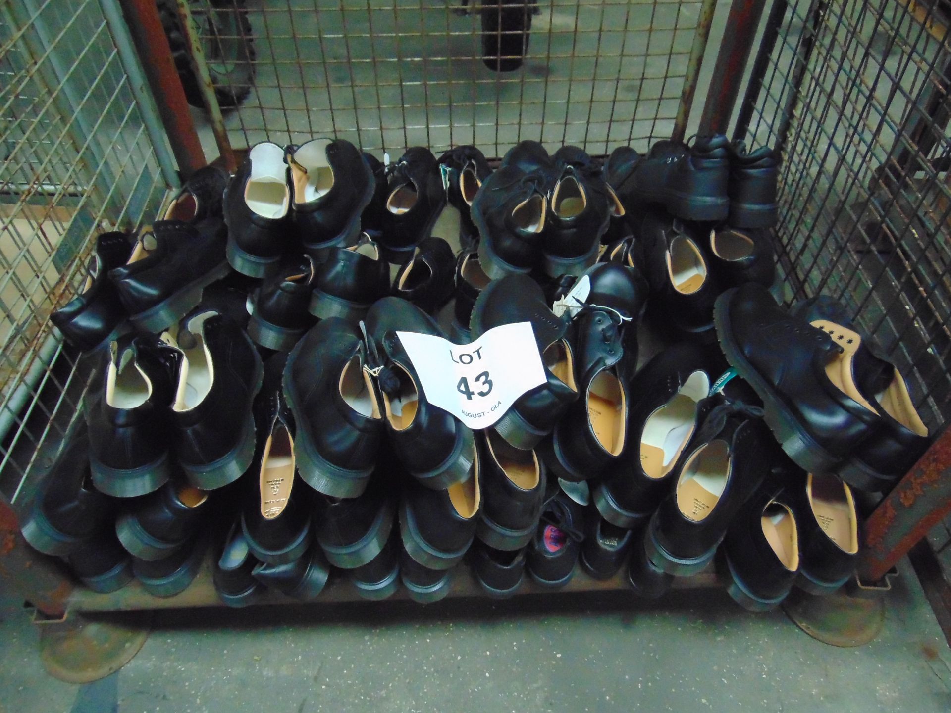 Approx 30 x UNISSUED Safety Shoes Mixed Sizes