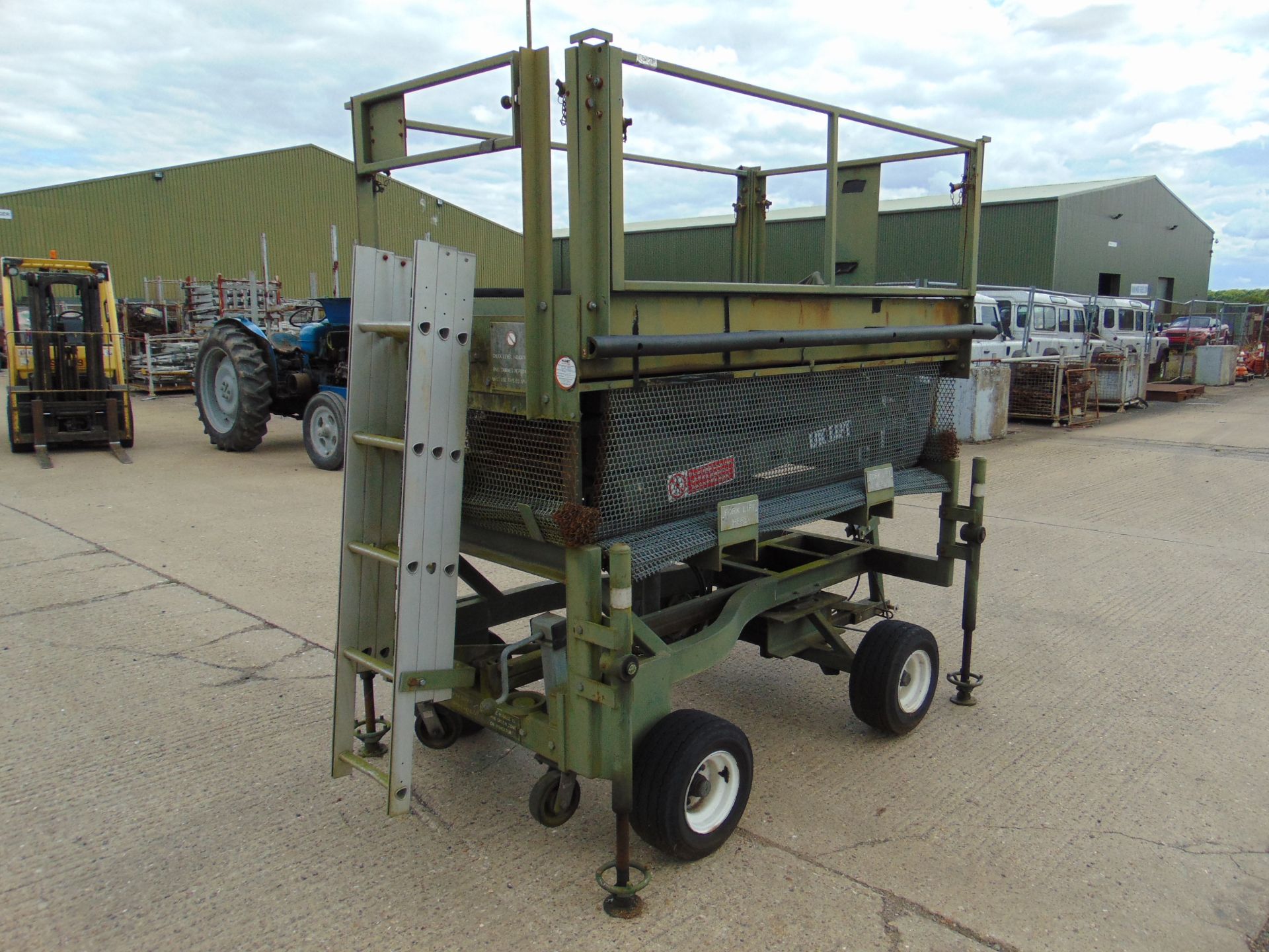 RAF Maintenance Unit UK Lift Hydraulic Access Platform SWL 272 Kgs - Image 5 of 16