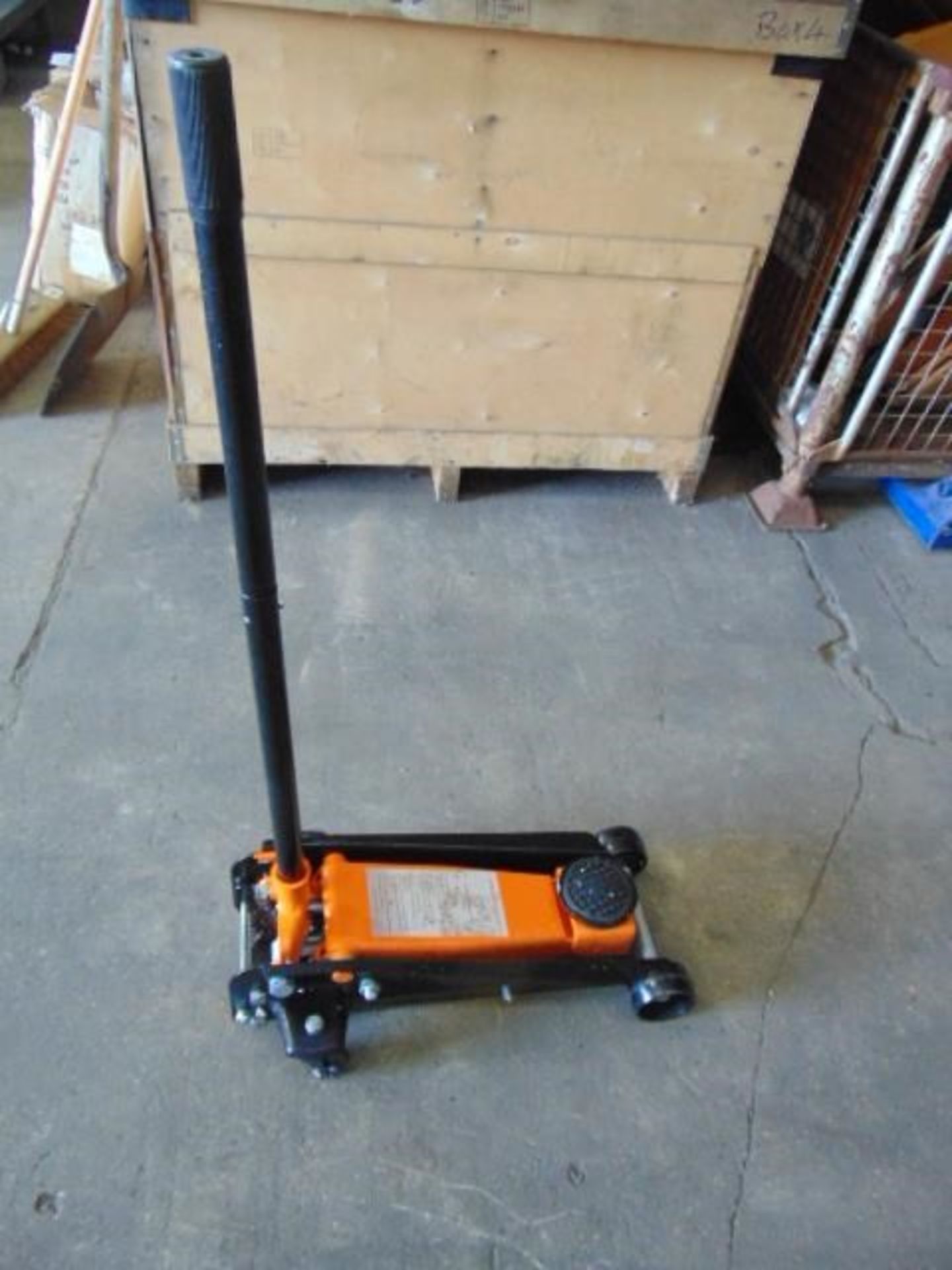 3 Tonne Hydraulic Trolley Jack New Unused - Image 2 of 4