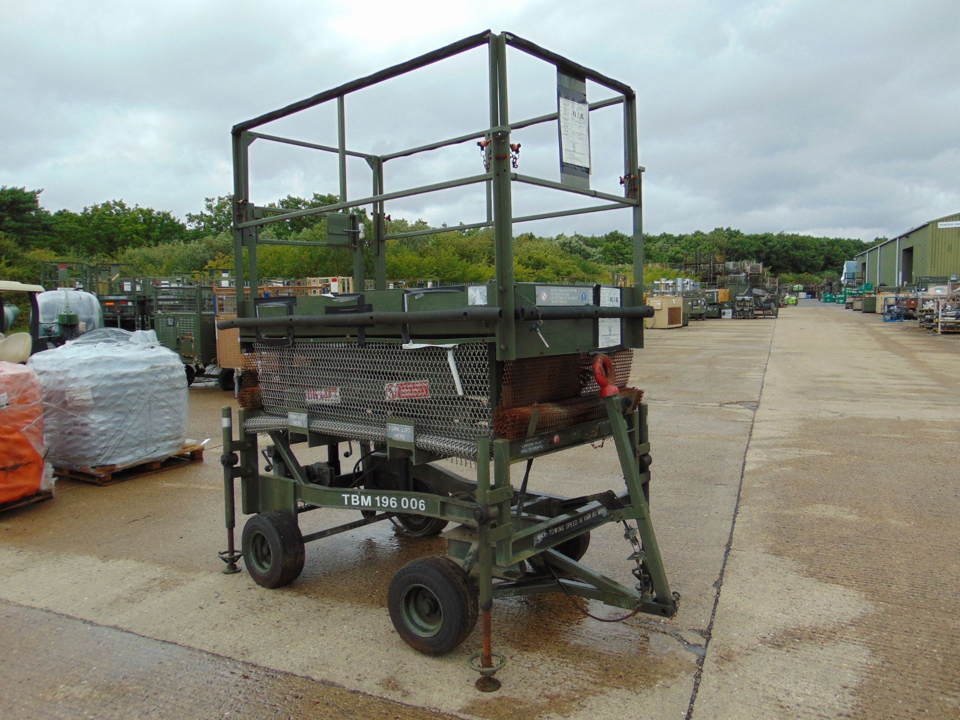 RAF Maintenance Unit UK Lift Hydraulic Access Platform SWL 272 Kgs