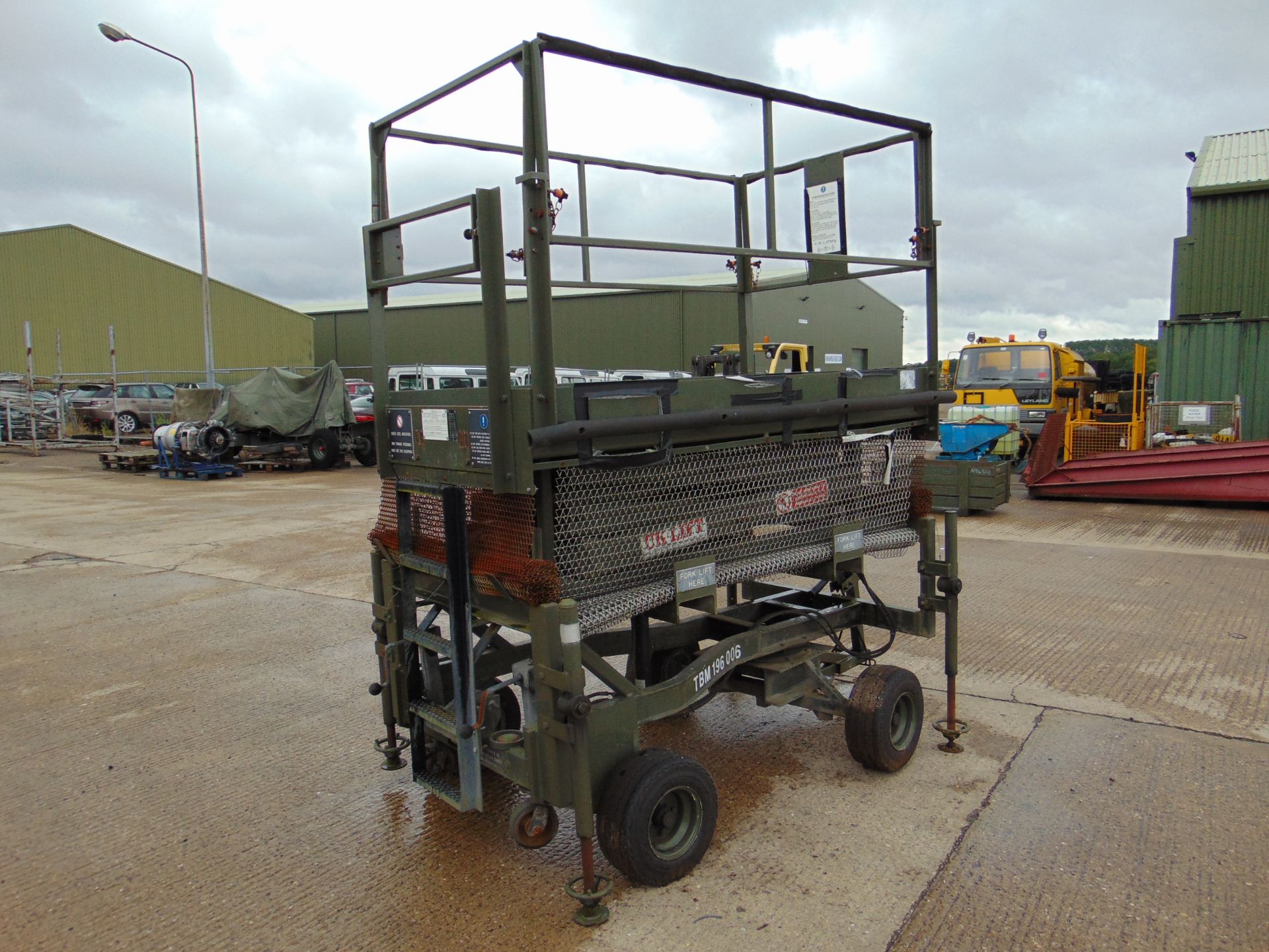 RAF Maintenance Unit UK Lift Hydraulic Access Platform SWL 272 Kgs - Image 5 of 12