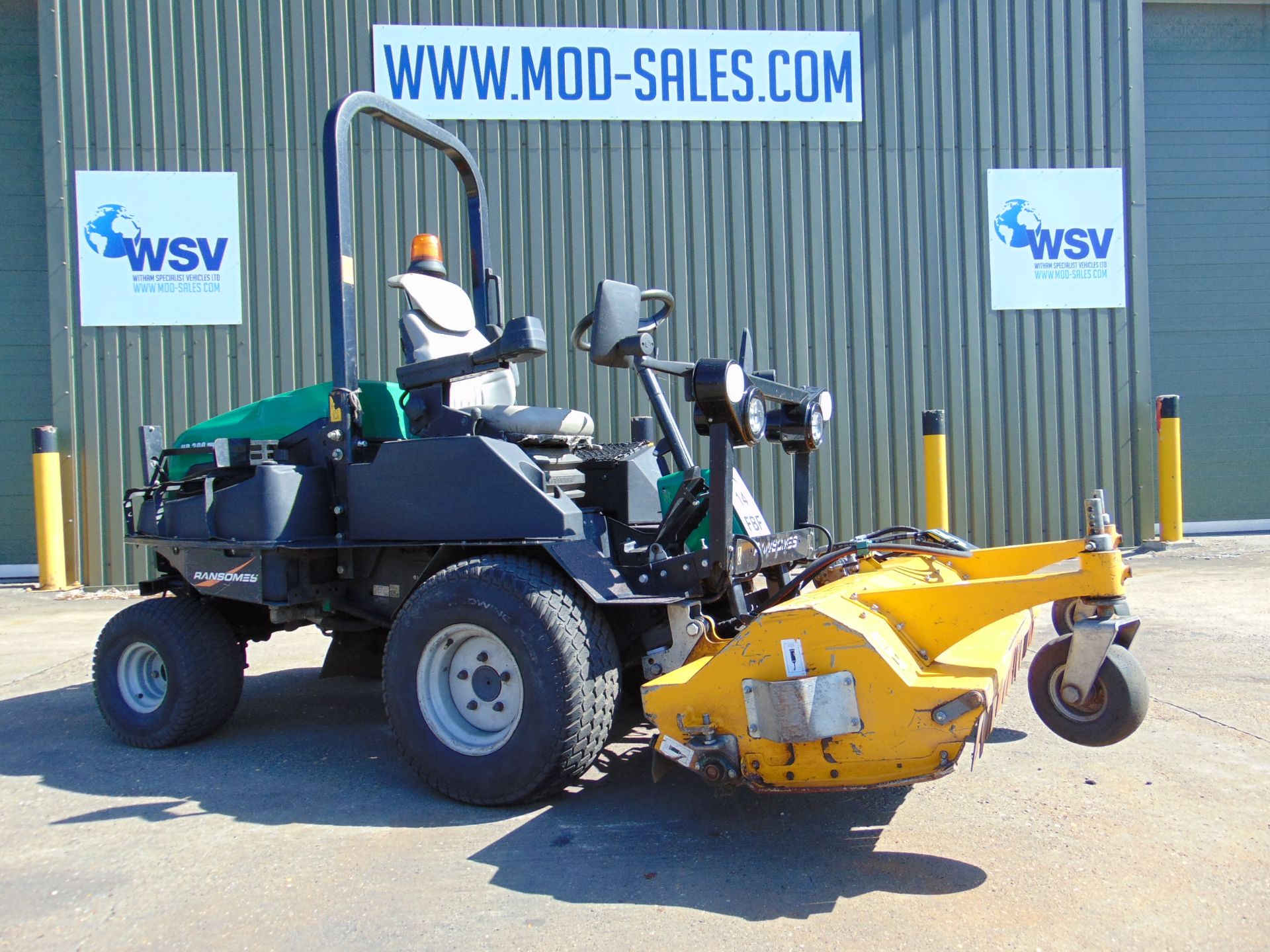 2014 Ransomes HR300 C/W Muthing Outfront Flail Mower ONLY 2331 hrs! - Image 16 of 23