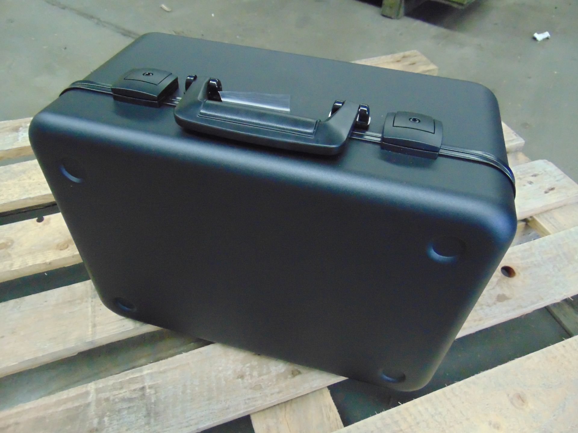 Zero Cases High Quality 40 x 30 x 22 cms lockable aluminium case
