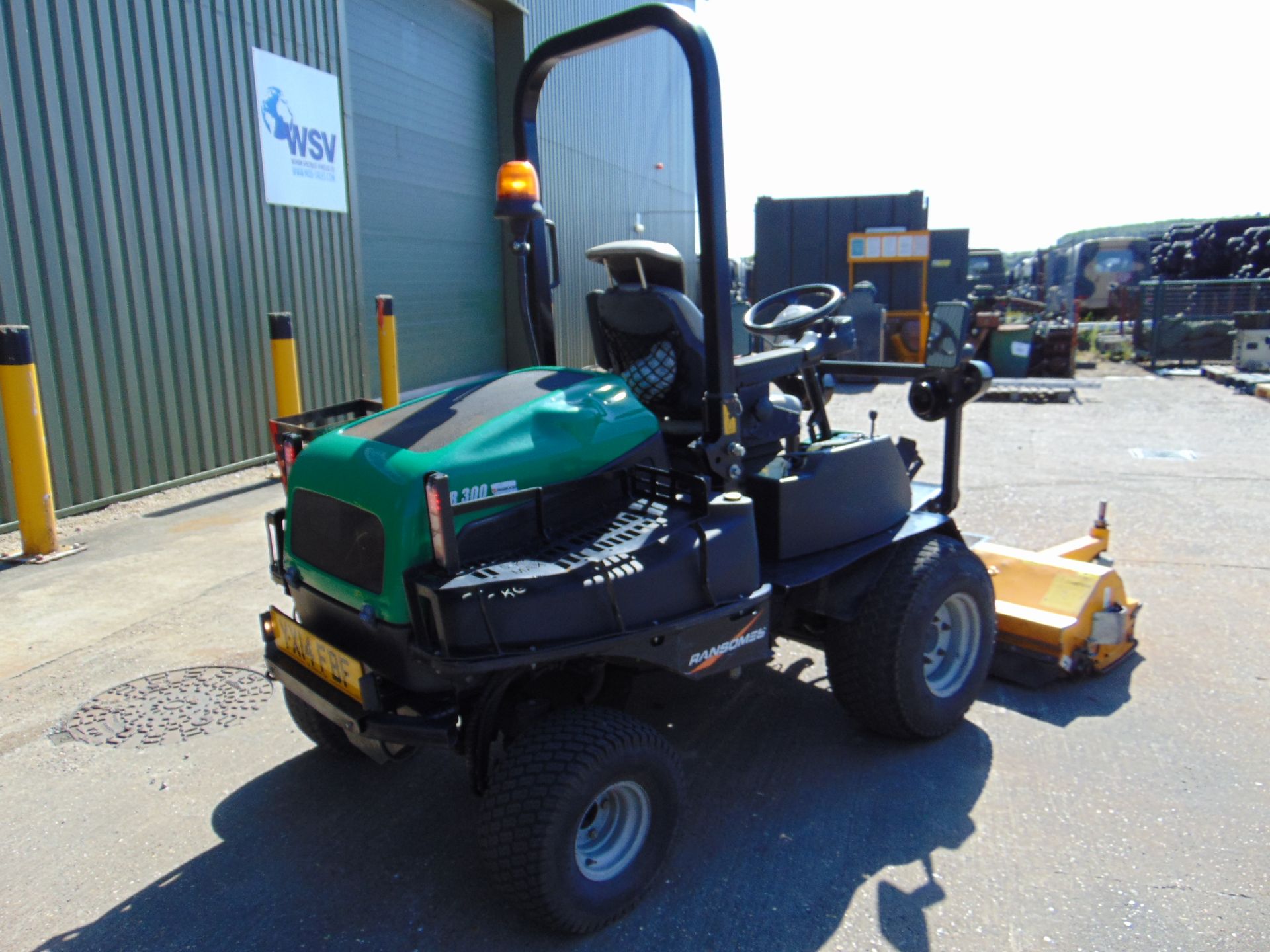 2014 Ransomes HR300 C/W Muthing Outfront Flail Mower ONLY 2331 hrs! - Image 6 of 23