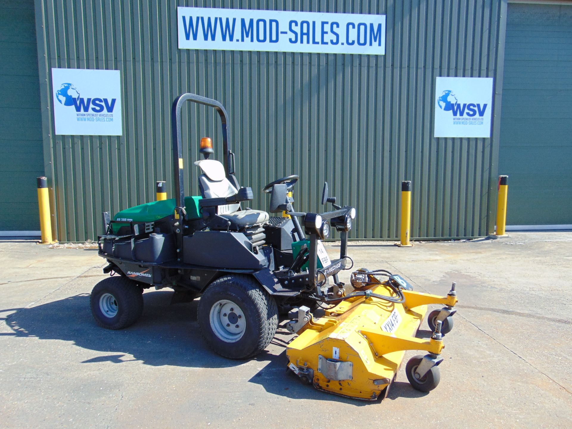 2014 Ransomes HR300 C/W Muthing Outfront Flail Mower ONLY 2331 hrs! - Image 15 of 23