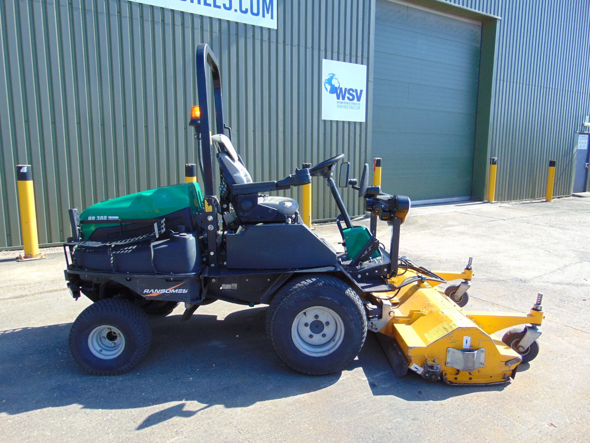 2014 Ransomes HR300 C/W Muthing Outfront Flail Mower ONLY 2331 hrs! - Image 5 of 23