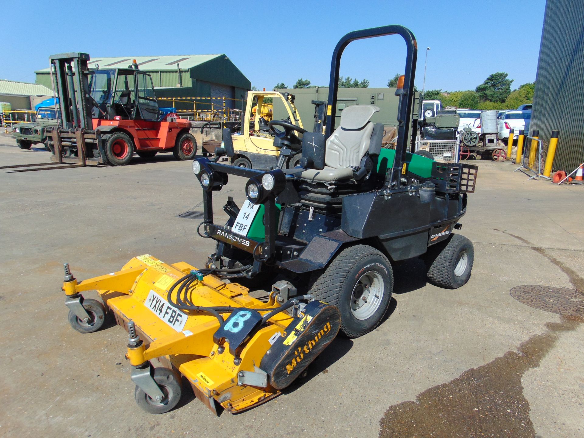 2014 Ransomes HR300 C/W Muthing Outfront Flail Mower ONLY 2331 hrs! - Image 3 of 23