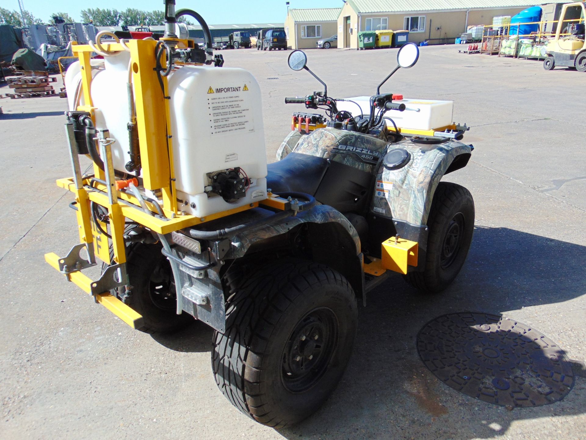 2016 Yamaha Grizzly 450 4WD Quad Bike c/w Sprayer and Fitted Winch ONLY 717 HOURS! - Image 9 of 28