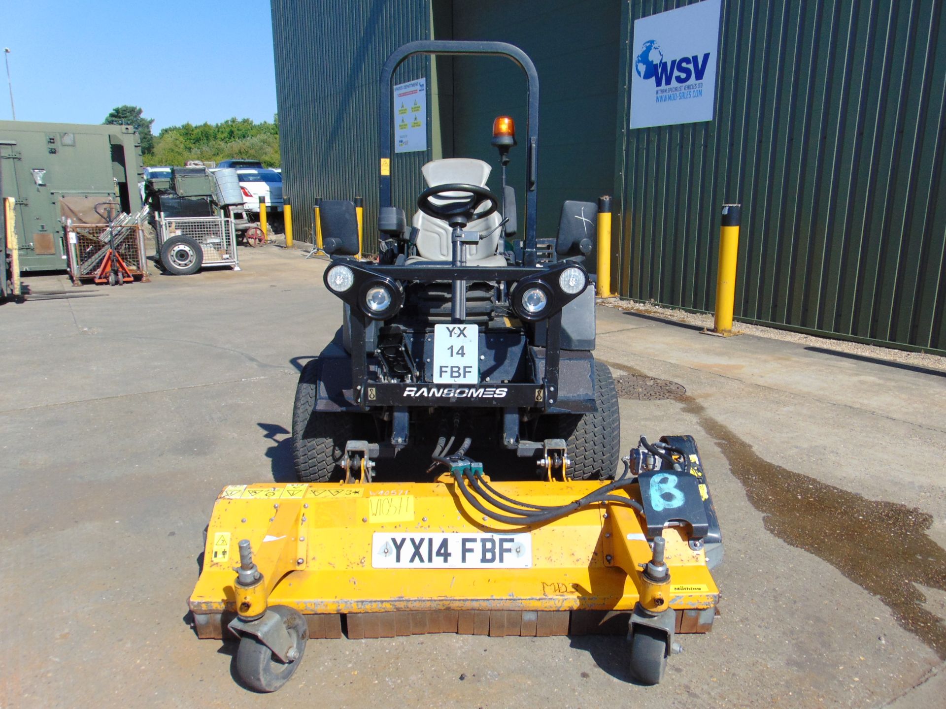 2014 Ransomes HR300 C/W Muthing Outfront Flail Mower ONLY 2331 hrs! - Image 2 of 23