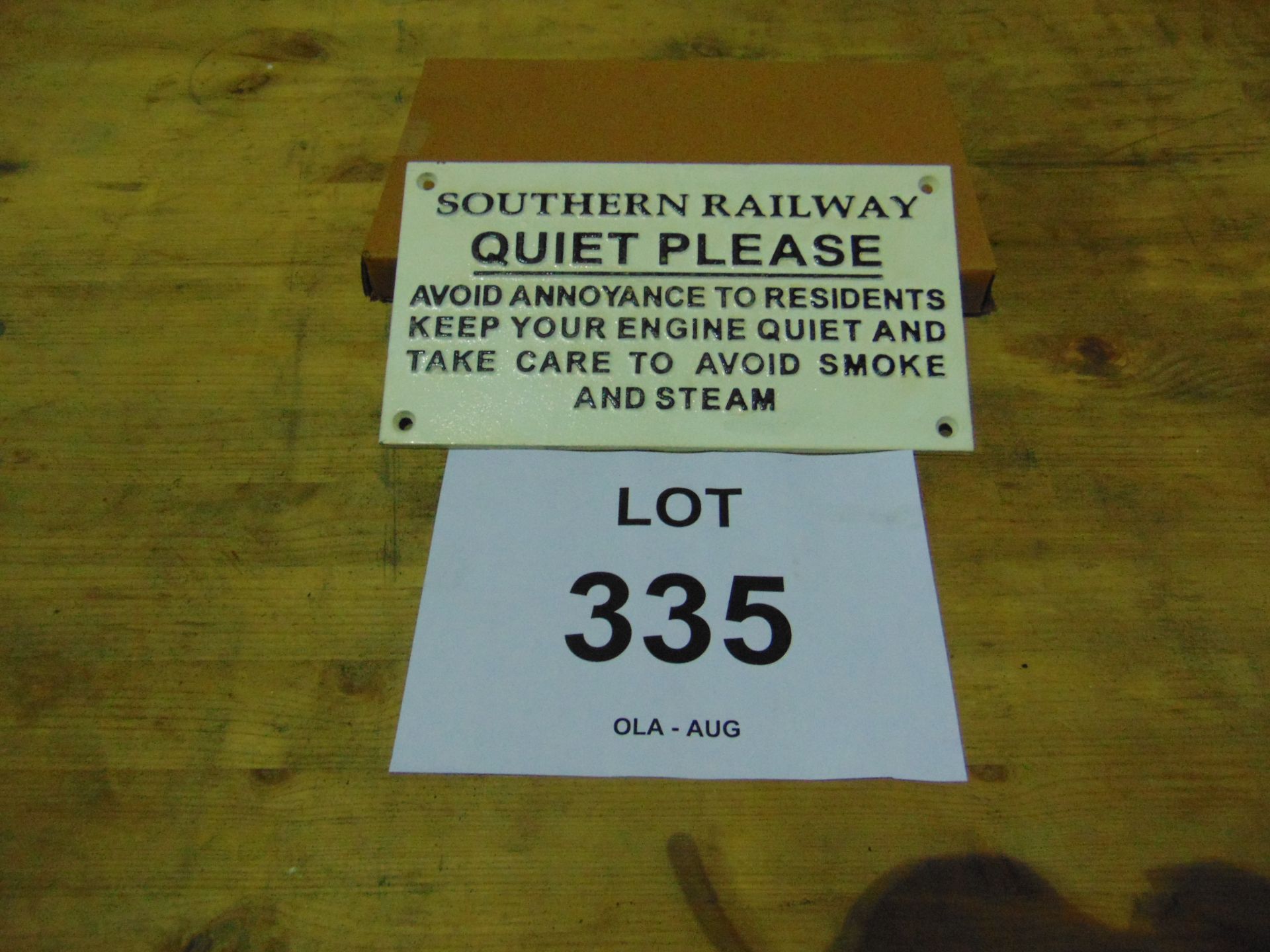SOUTHERN RAILWAY CAST IRON RAILWAY SIGN