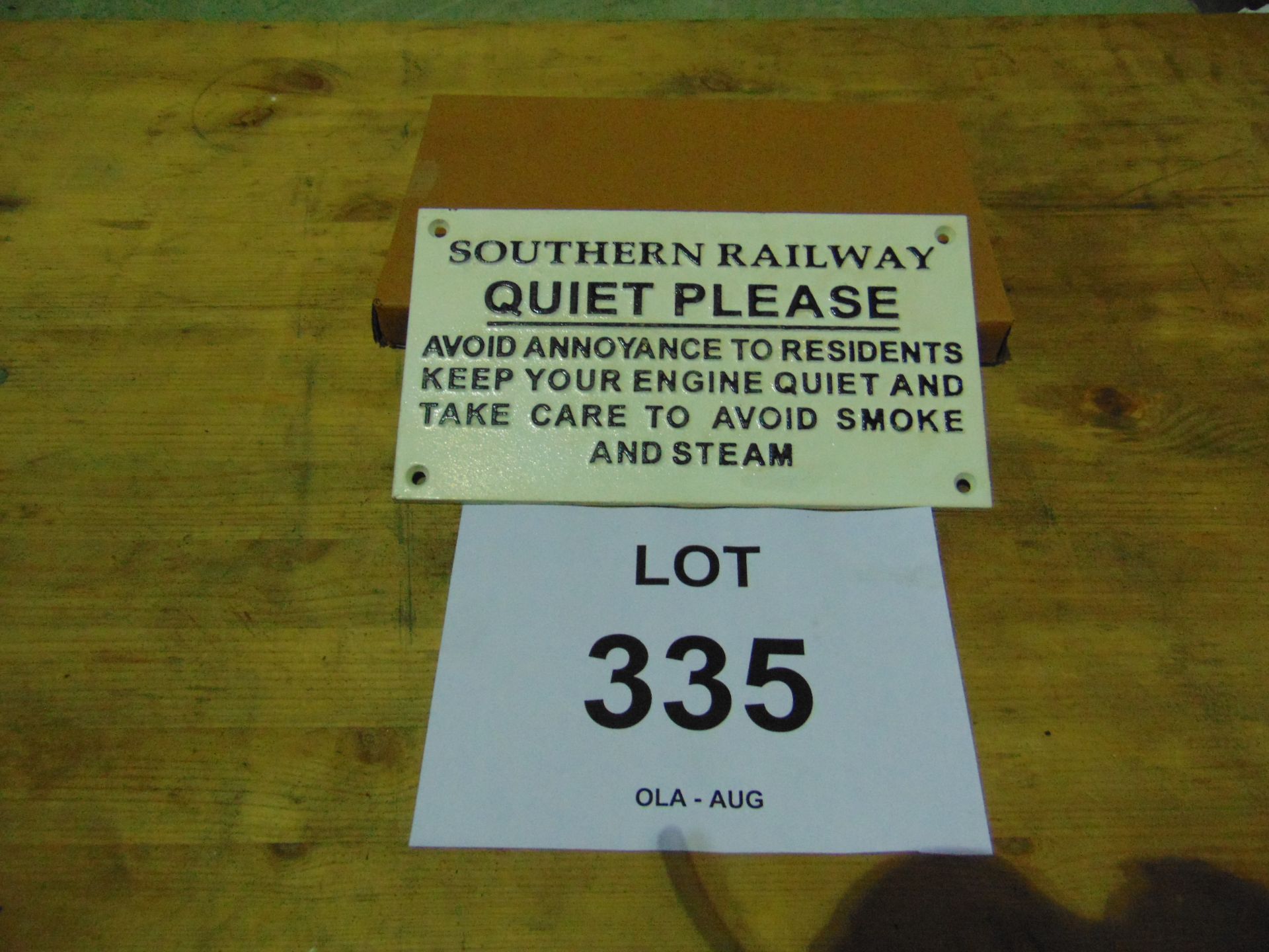 SOUTHERN RAILWAY CAST IRON RAILWAY SIGN - Image 2 of 2