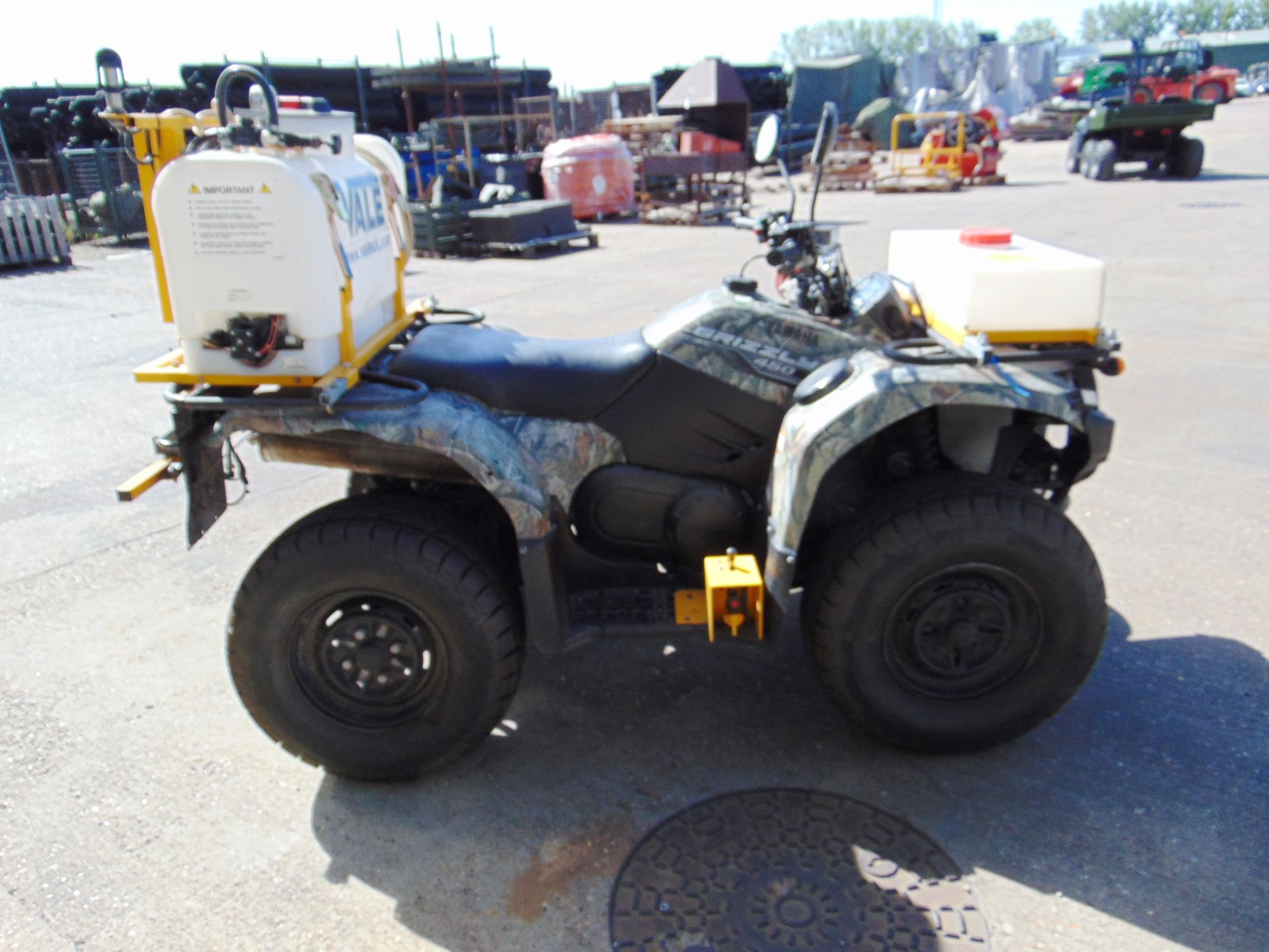 2016 Yamaha Grizzly 450 4WD Quad Bike c/w Sprayer and Fitted Winch ONLY 717 HOURS! - Image 5 of 28