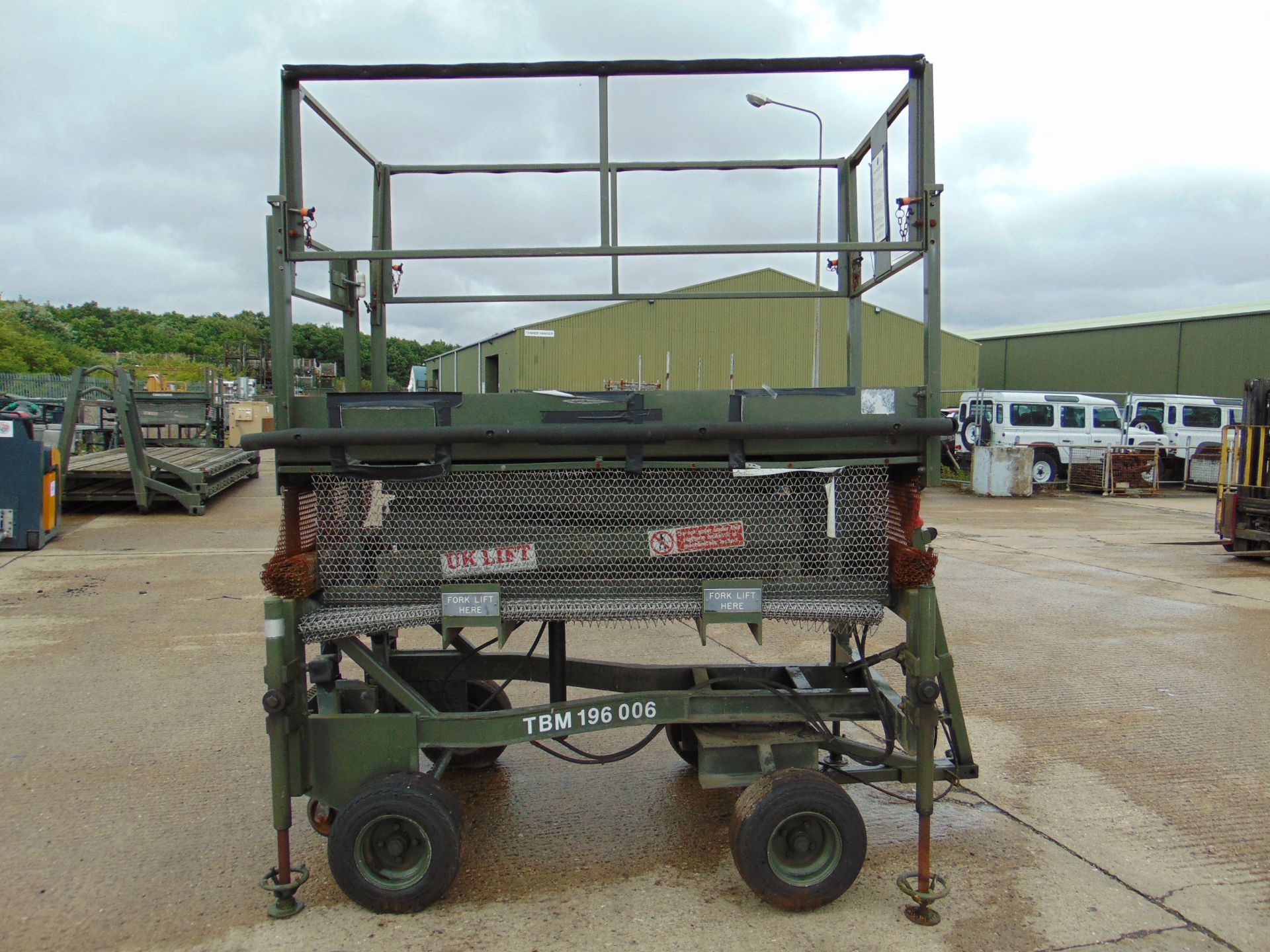 RAF Maintenance Unit UK Lift Hydraulic Access Platform SWL 272 Kgs - Image 6 of 12