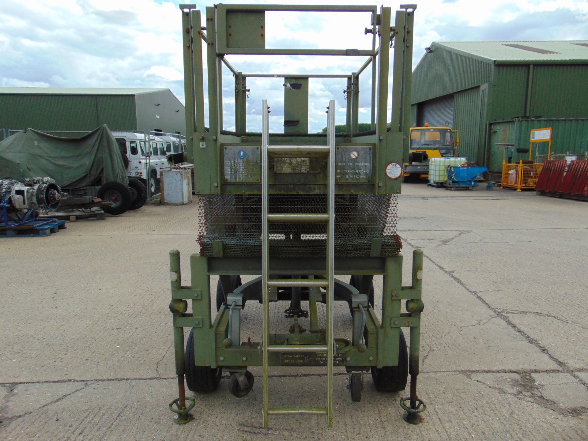 RAF Maintenance Unit UK Lift Hydraulic Access Platform SWL 272 Kgs - Image 6 of 16