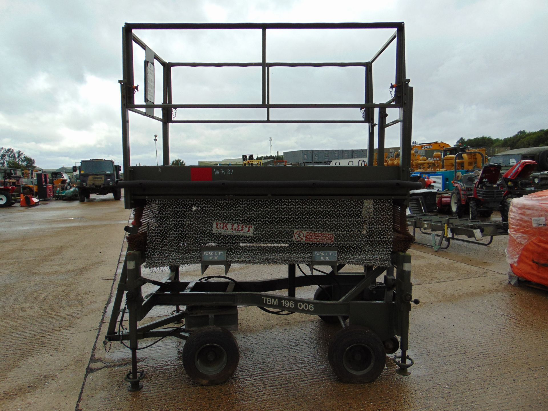 RAF Maintenance Unit UK Lift Hydraulic Access Platform SWL 272 Kgs - Image 3 of 12