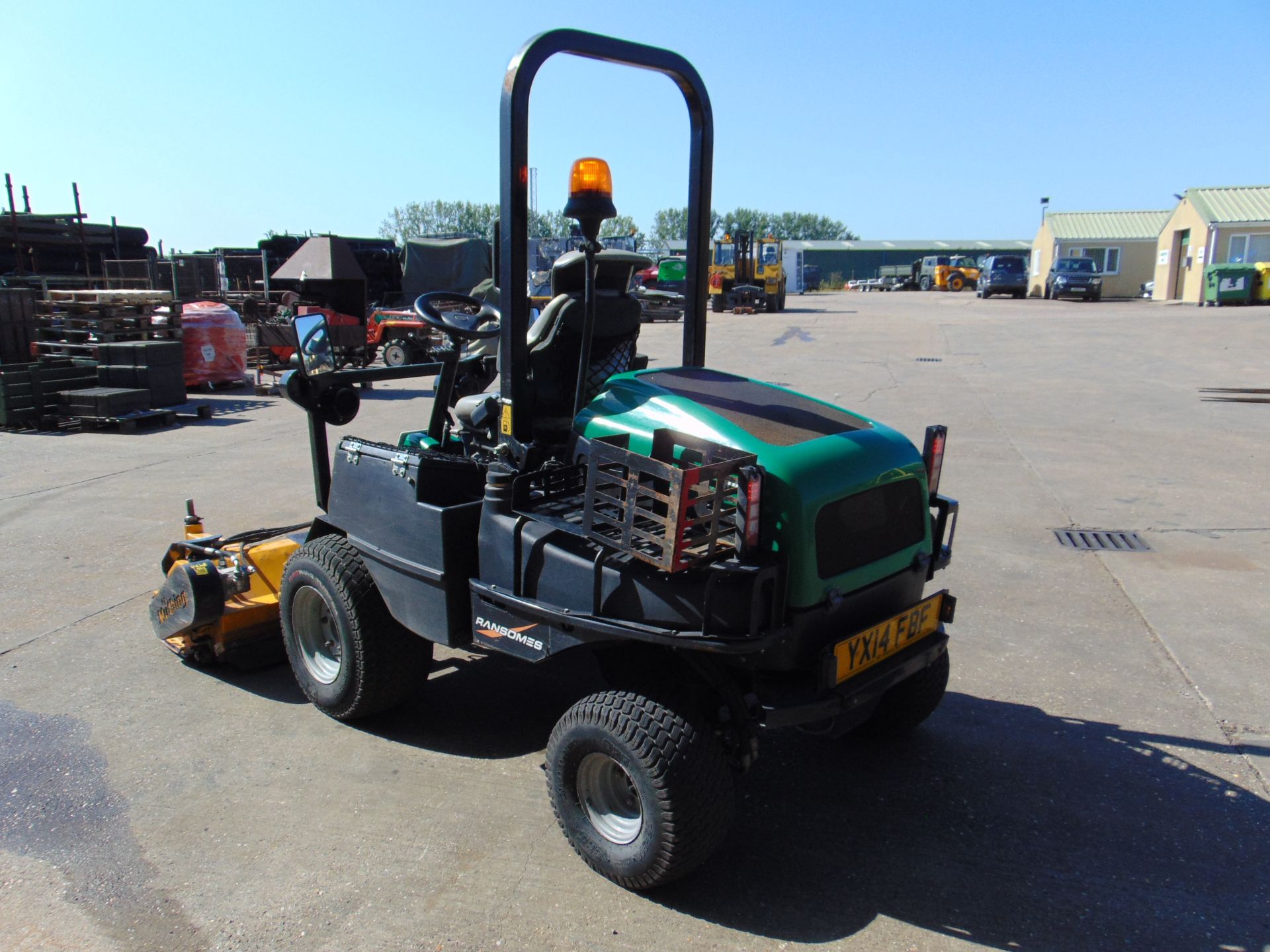 2014 Ransomes HR300 C/W Muthing Outfront Flail Mower ONLY 2331 hrs! - Image 8 of 23