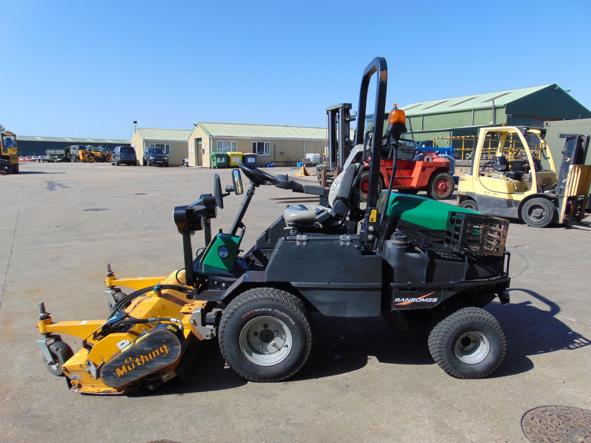 2014 Ransomes HR300 C/W Muthing Outfront Flail Mower ONLY 2331 hrs! - Image 4 of 23