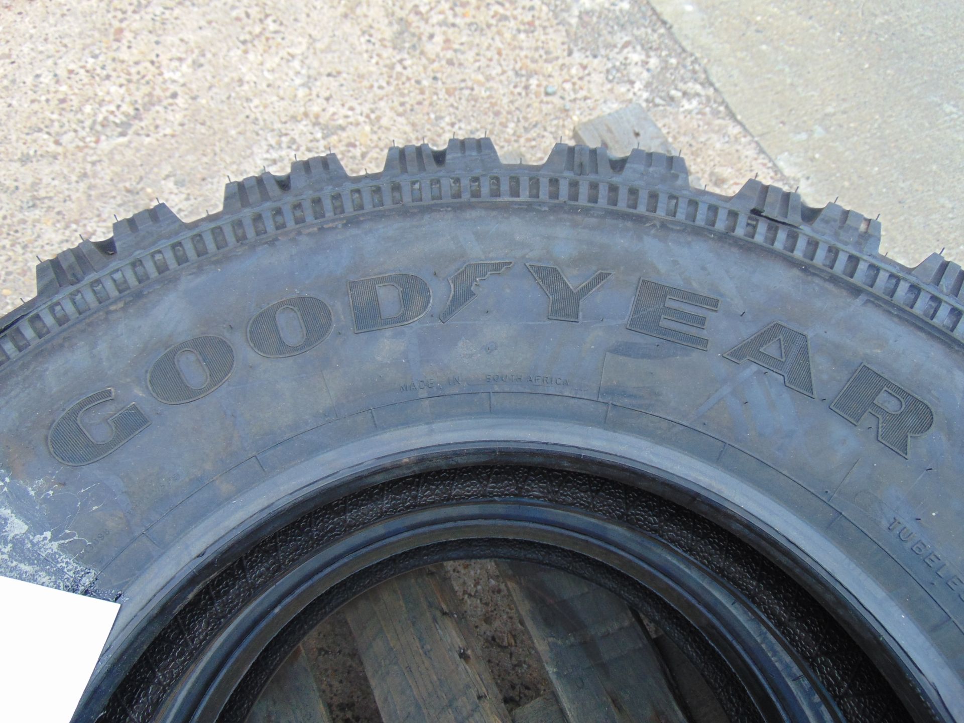 2 x Goodyear G90 7.50 R16 Land Rover Wolf Tyres - Bild 3 aus 7