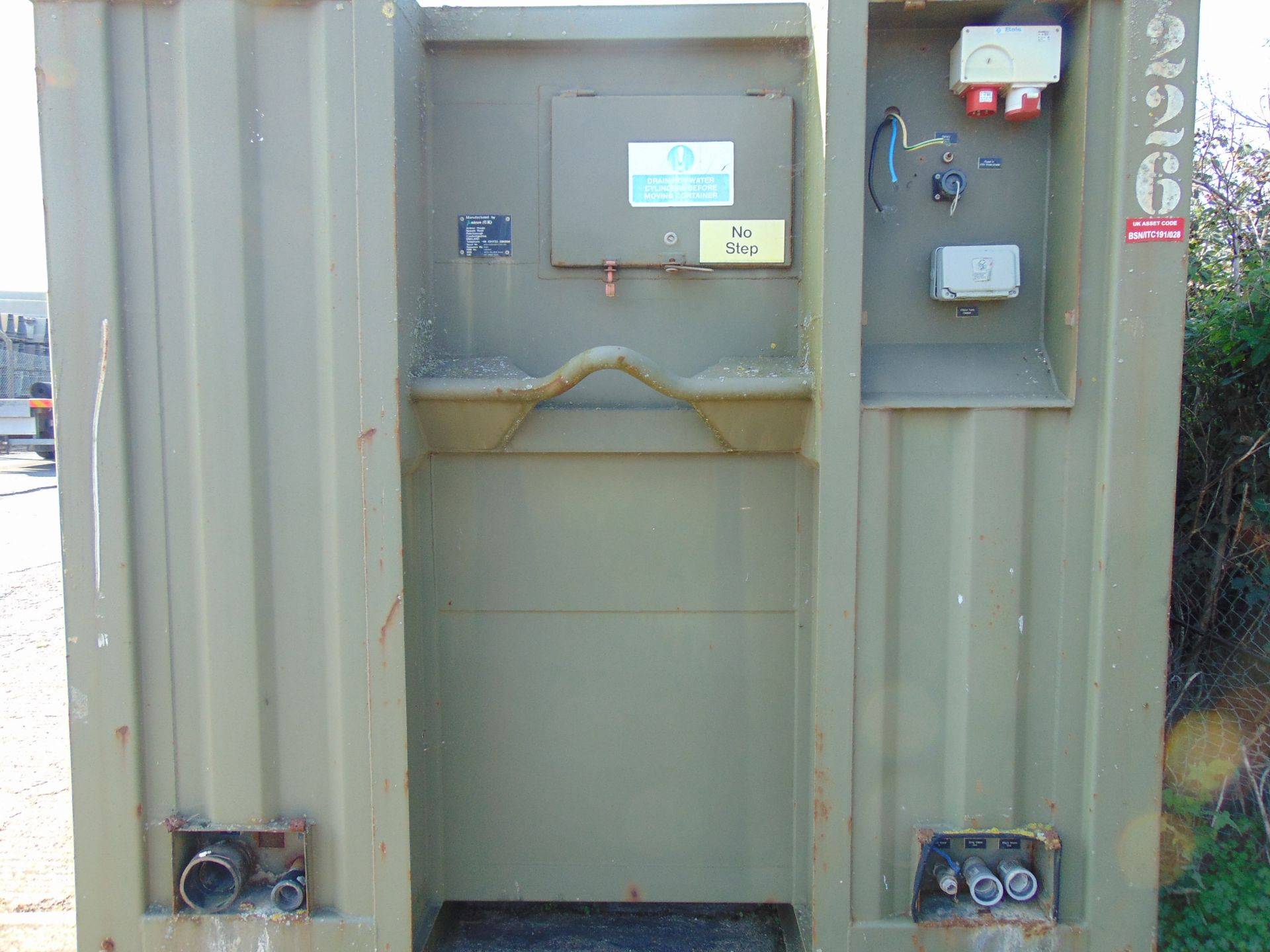 Frontline toilet and shower block units - Image 4 of 29