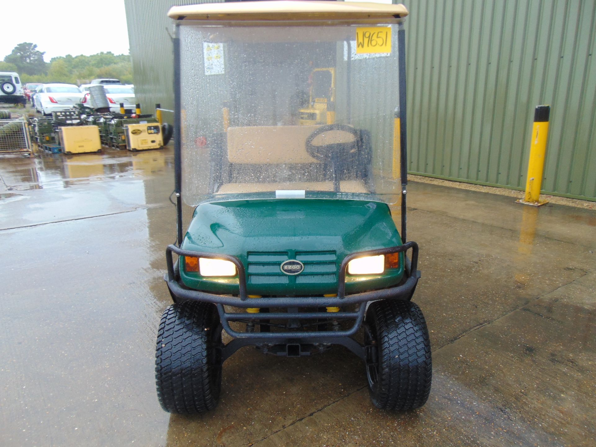 E-Z-GO Lifted Estate/Grounds Vehicle c/w Tipping Rear Body Only 889 Hours! - Image 2 of 21