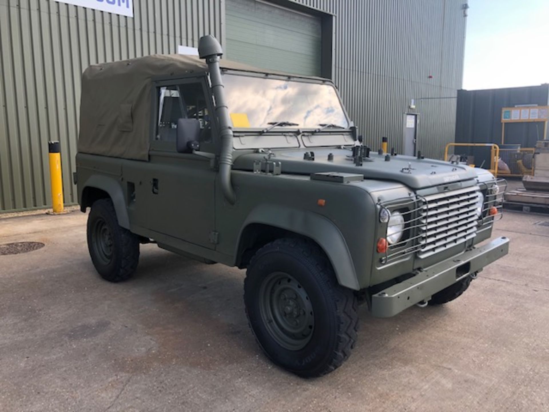 Land Rover Defender 90 Wolf Air Portable Soft Top - Image 2 of 39