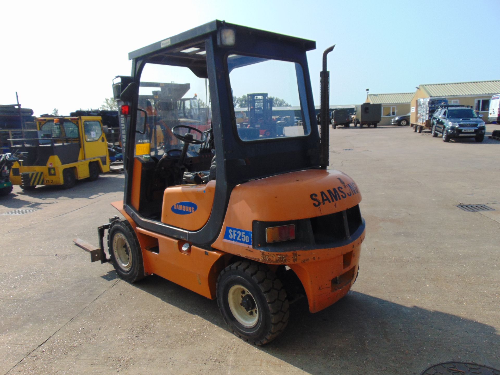 Samsung SF25D Diesel Counter Balance Forklift - Image 9 of 19