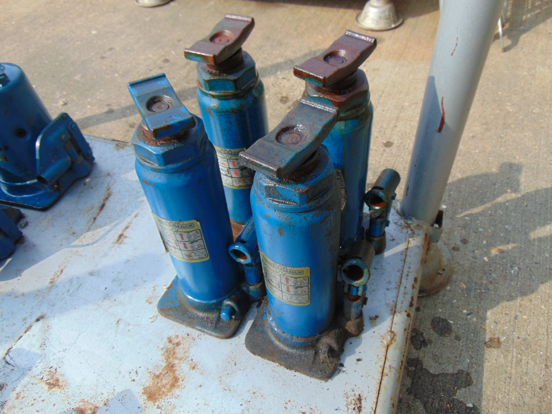 Q 4 Weber 10 Tonne Hydraulic Jacks - Image 2 of 3