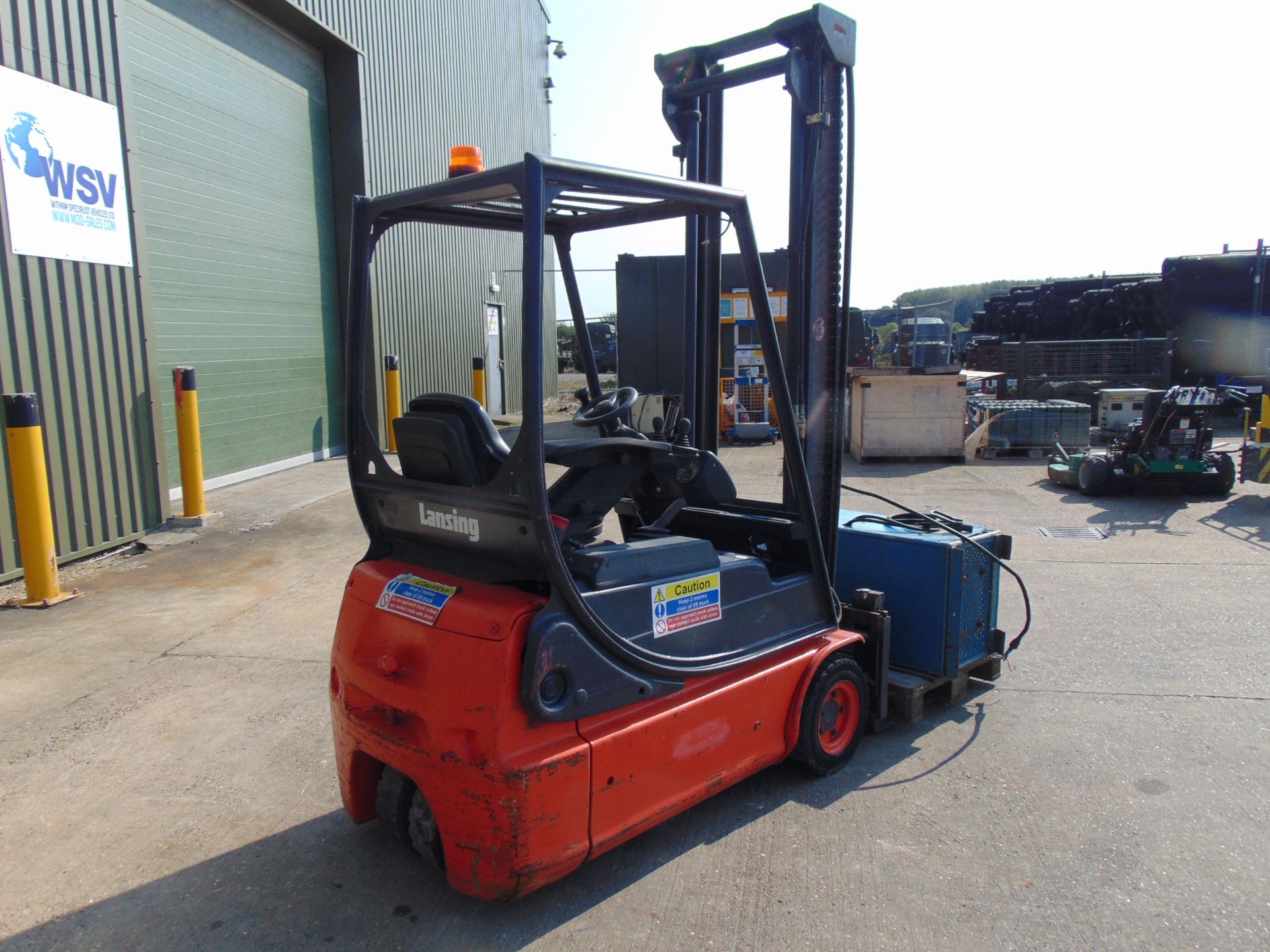 Linde E14-02 Electric 3 Wheel Counterbalance Forklift c/w Charger - Image 7 of 17
