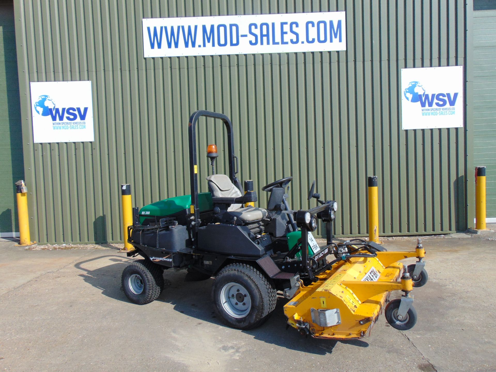 2014 Ransomes HR300 C/W Muthing Outfront Flail Mower. 2,475 hrs only