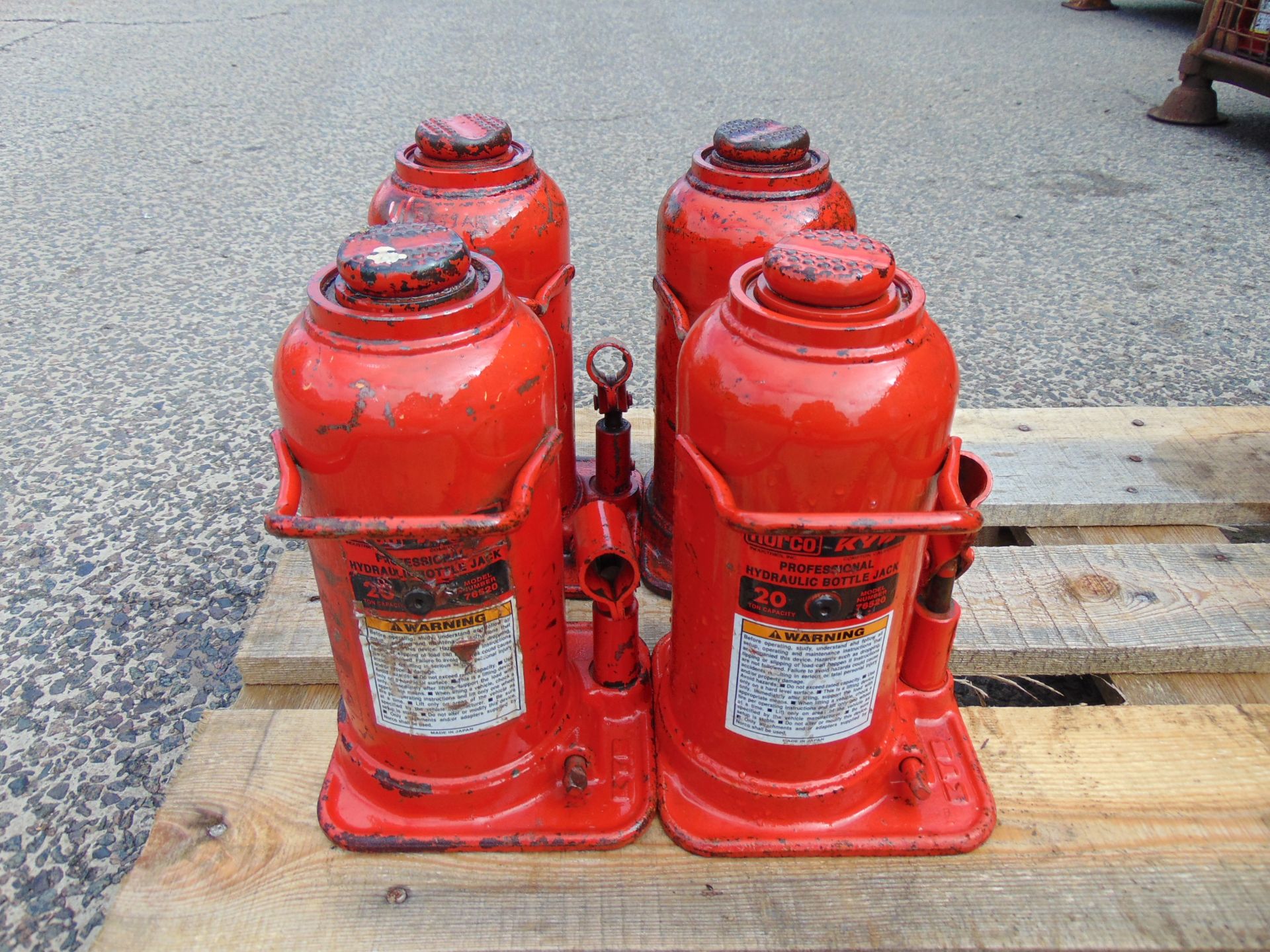 Q 4 Norco 20 Tonne Hydraulic Jacks