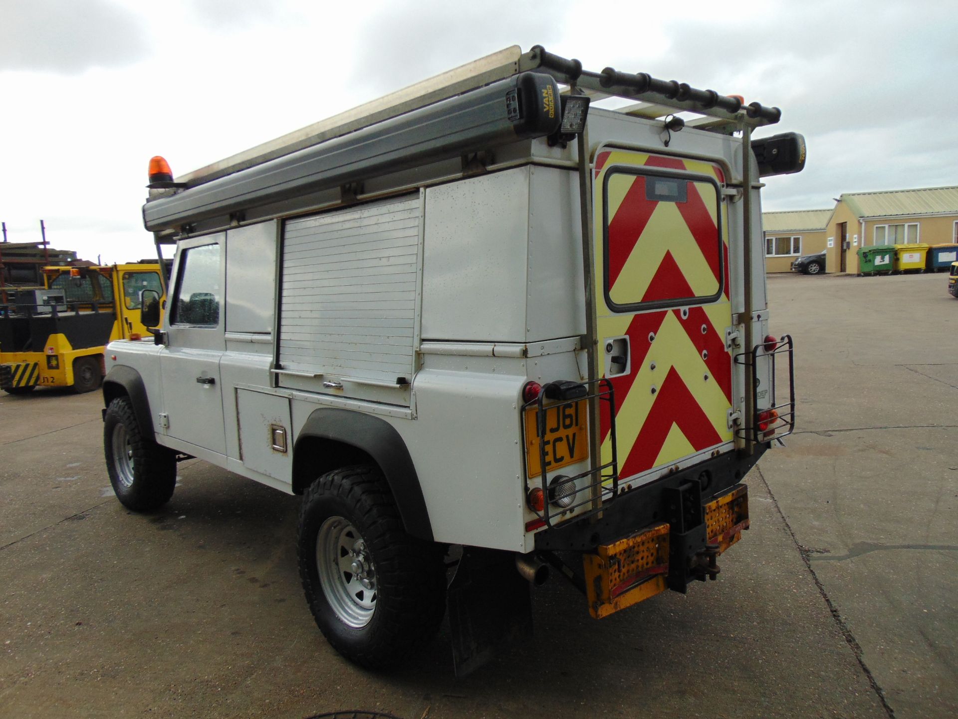 2011 Land Rover Defender 110 Puma hardtop 4x4 Utility vehicle (mobile workshop) - Image 9 of 33