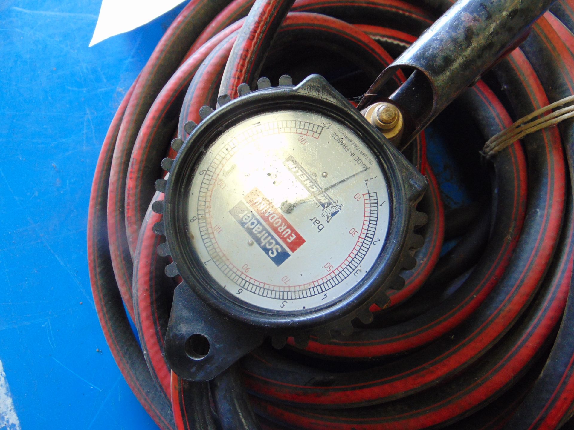 SCHRADER TYRE INFLATOR C/W HOSE - Image 2 of 2