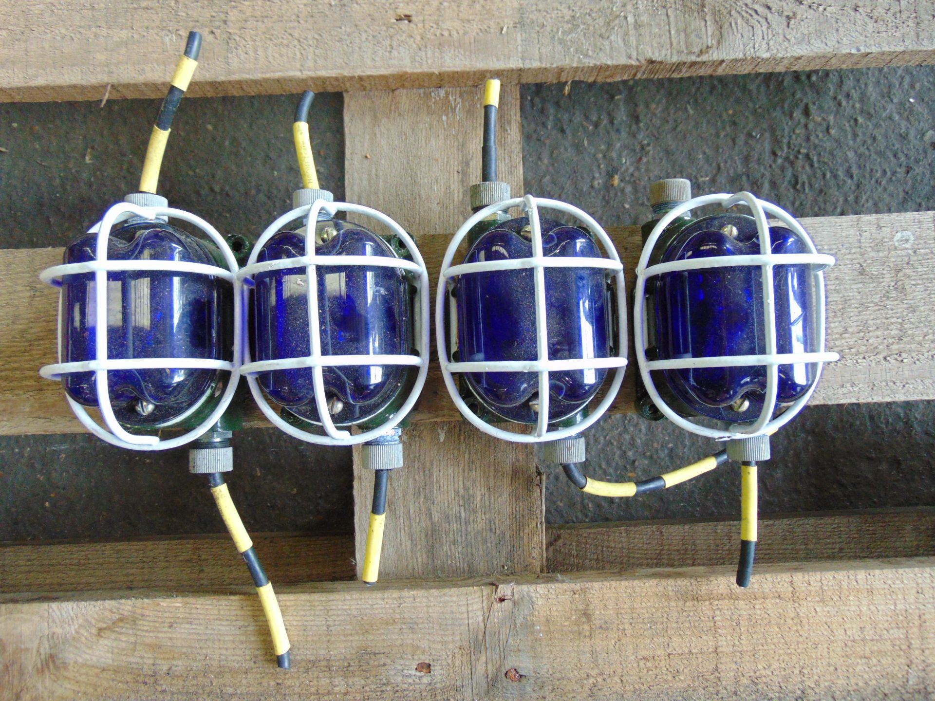 4 x Westair Bulkhead Lights - Image 2 of 3